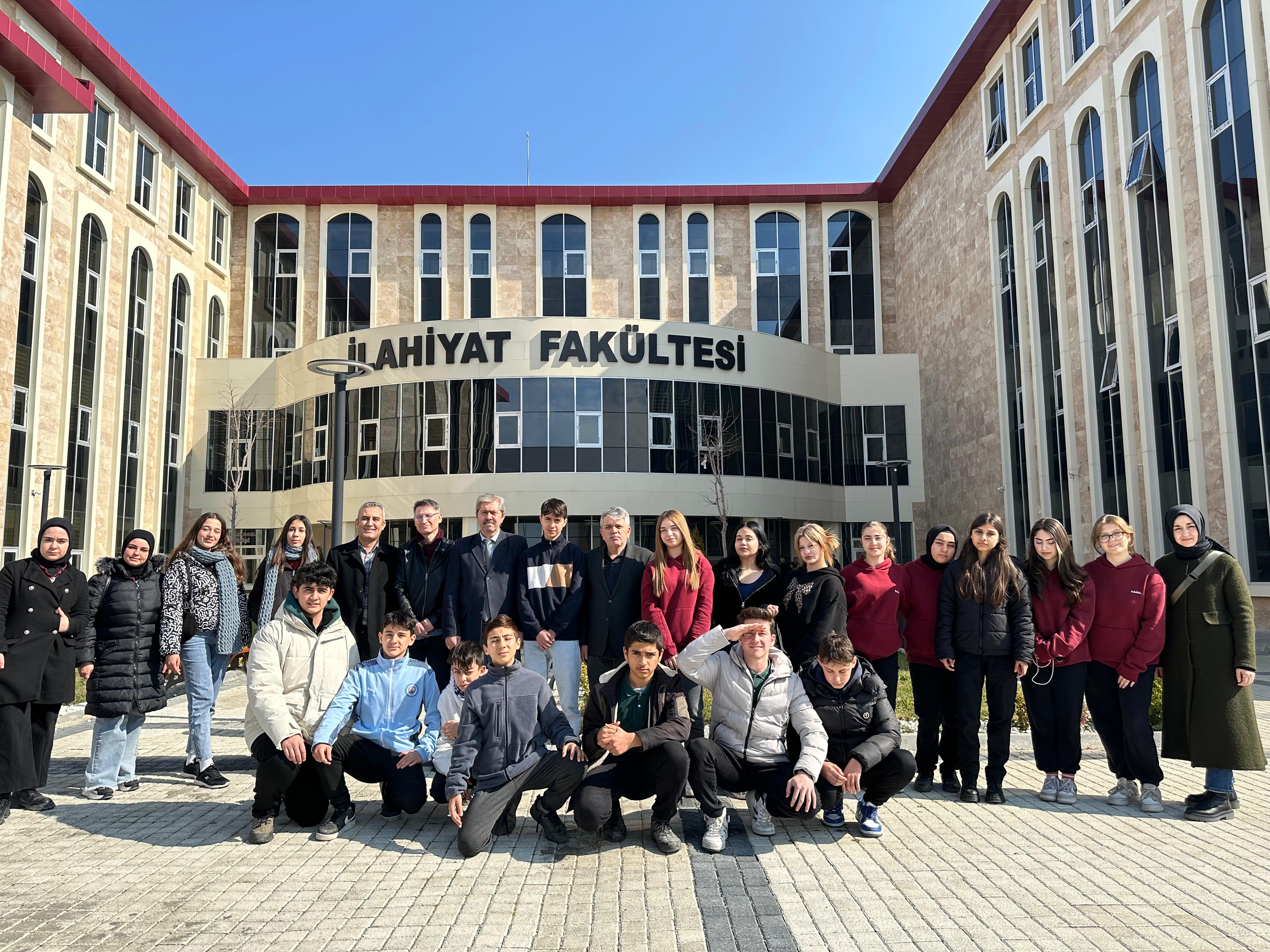 Susurluk Anadolu İmam Hatip Lisesi Öğrencileri ve Öğretmenlerinin Fakültemizi Ziyareti 3