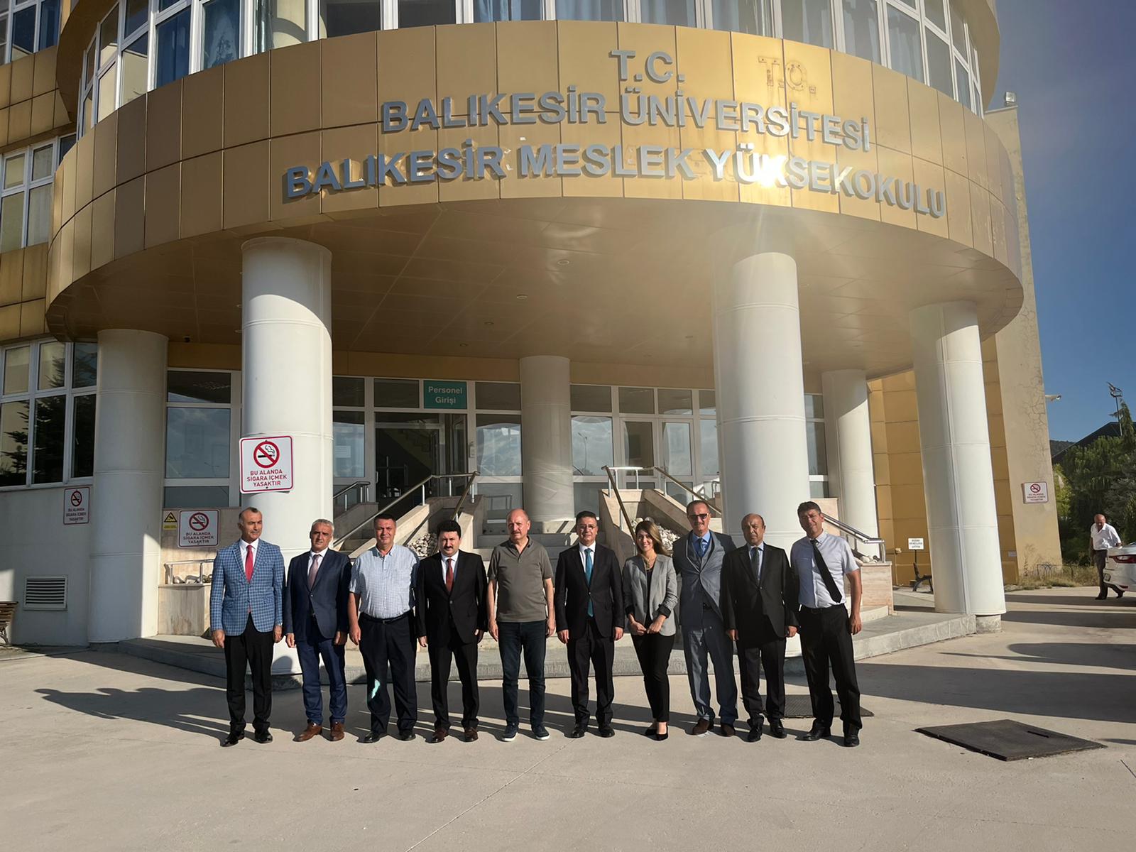 Balıkesir Milletvekilimiz Sn. Adil ÇELİK Rektörümüz Sn. Prof. Dr. İlter KUŞ ve Altıeylül Belediye Başkanımız Sn. Hasan AVCI dan Meslek Yüksekokulumuza Ziyaret.