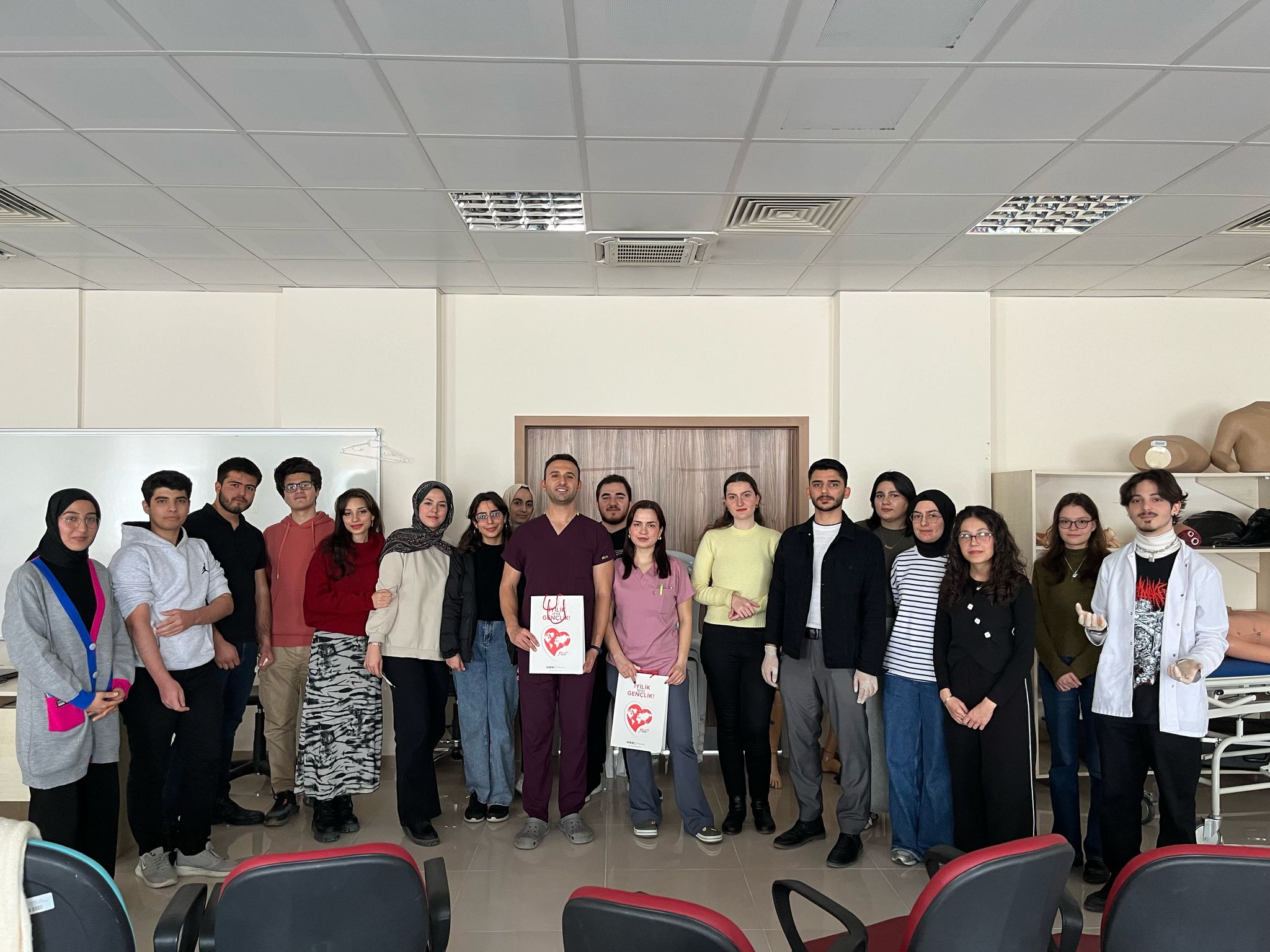 Genç Yeryüzü Doktorları Topluluğu Damar Yolu Açma Çalıştayı 1