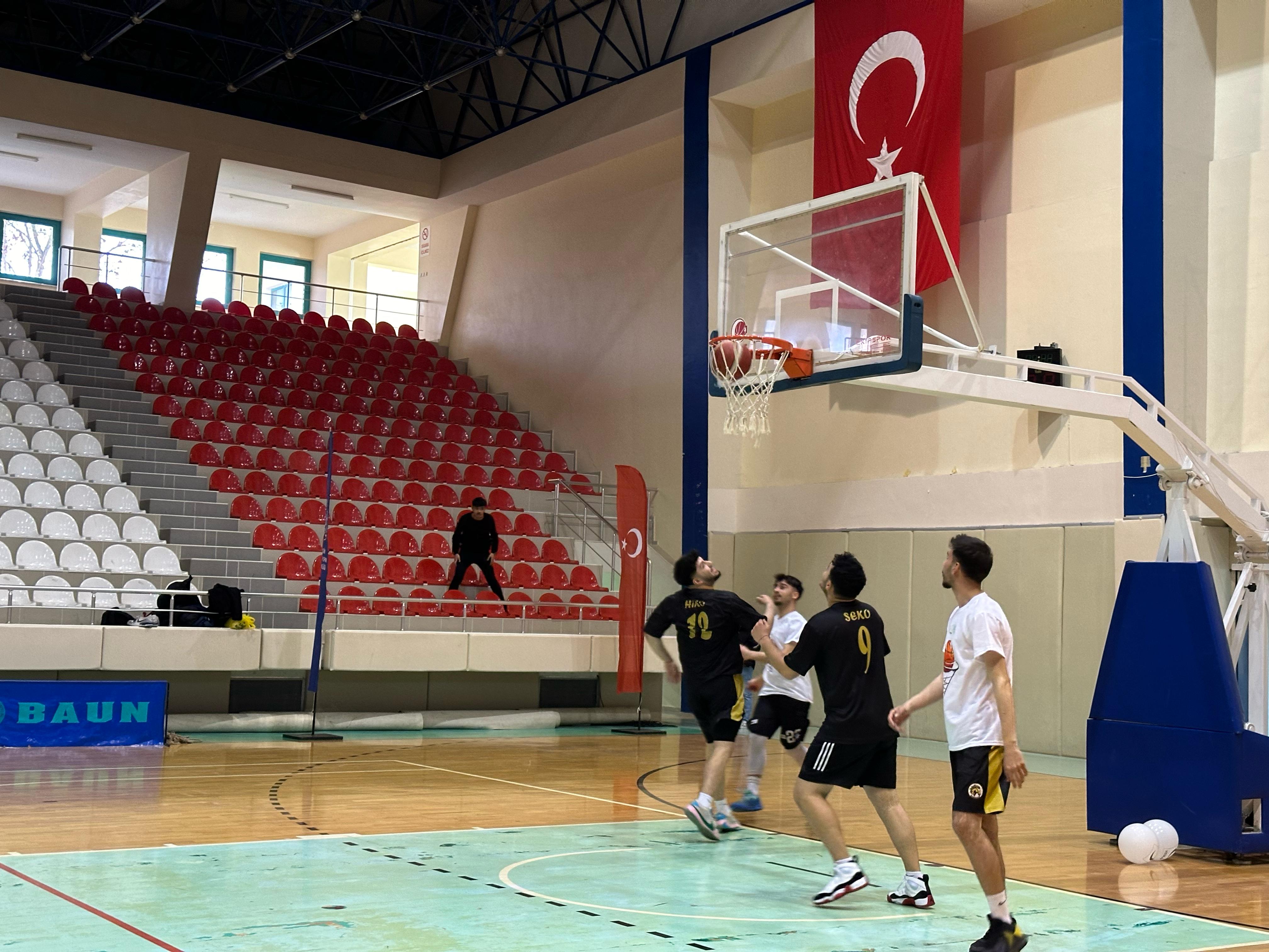 Yeşilay Spor Oyunları Sokaklar Bizim 3x3 Basketbol Turnuvasında Ödüller Sahiplerini Buldu 7