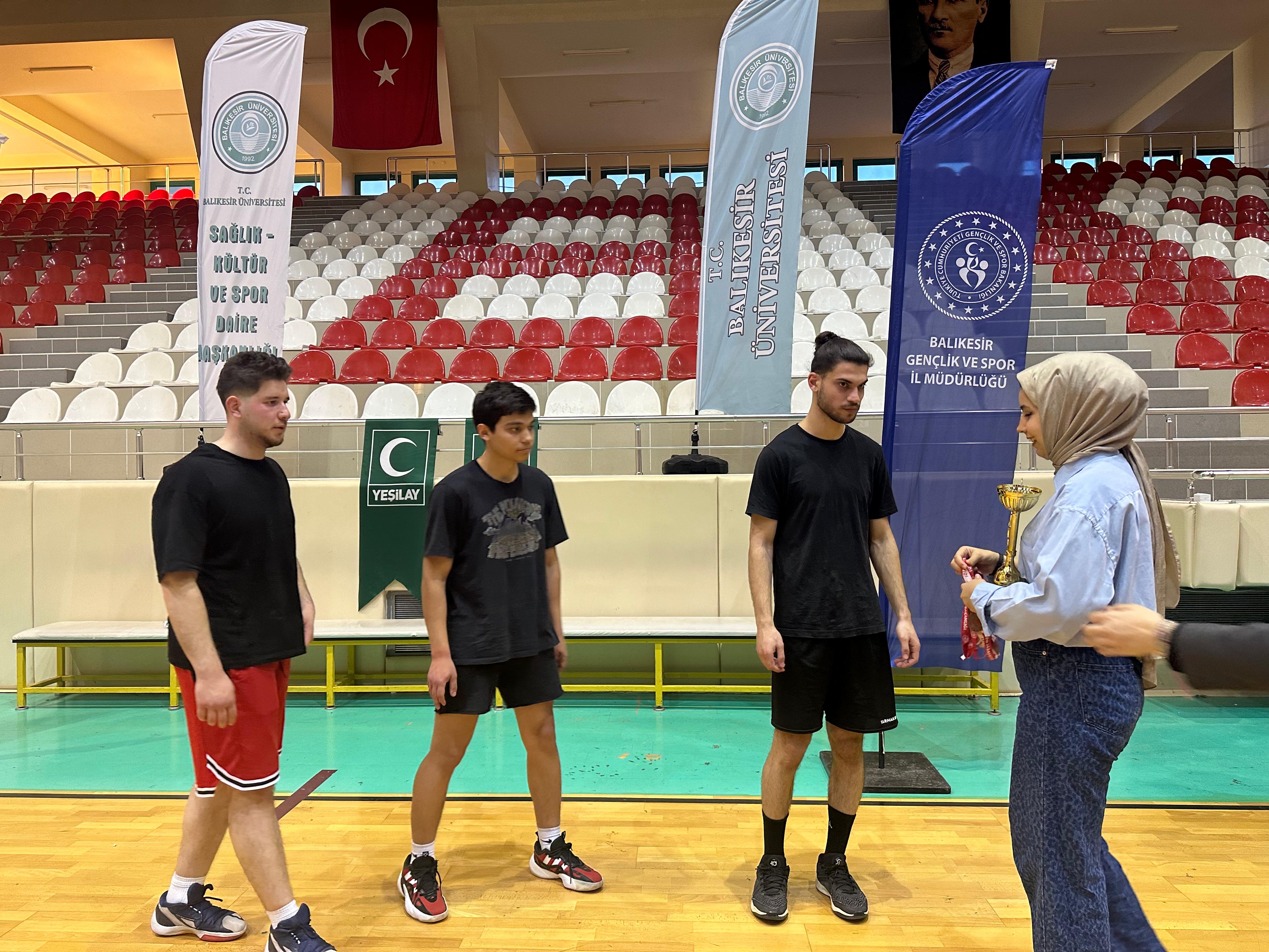 Yeşilay Spor Oyunları Sokaklar Bizim 3x3 Basketbol Turnuvasında Ödüller Sahiplerini Buldu 6