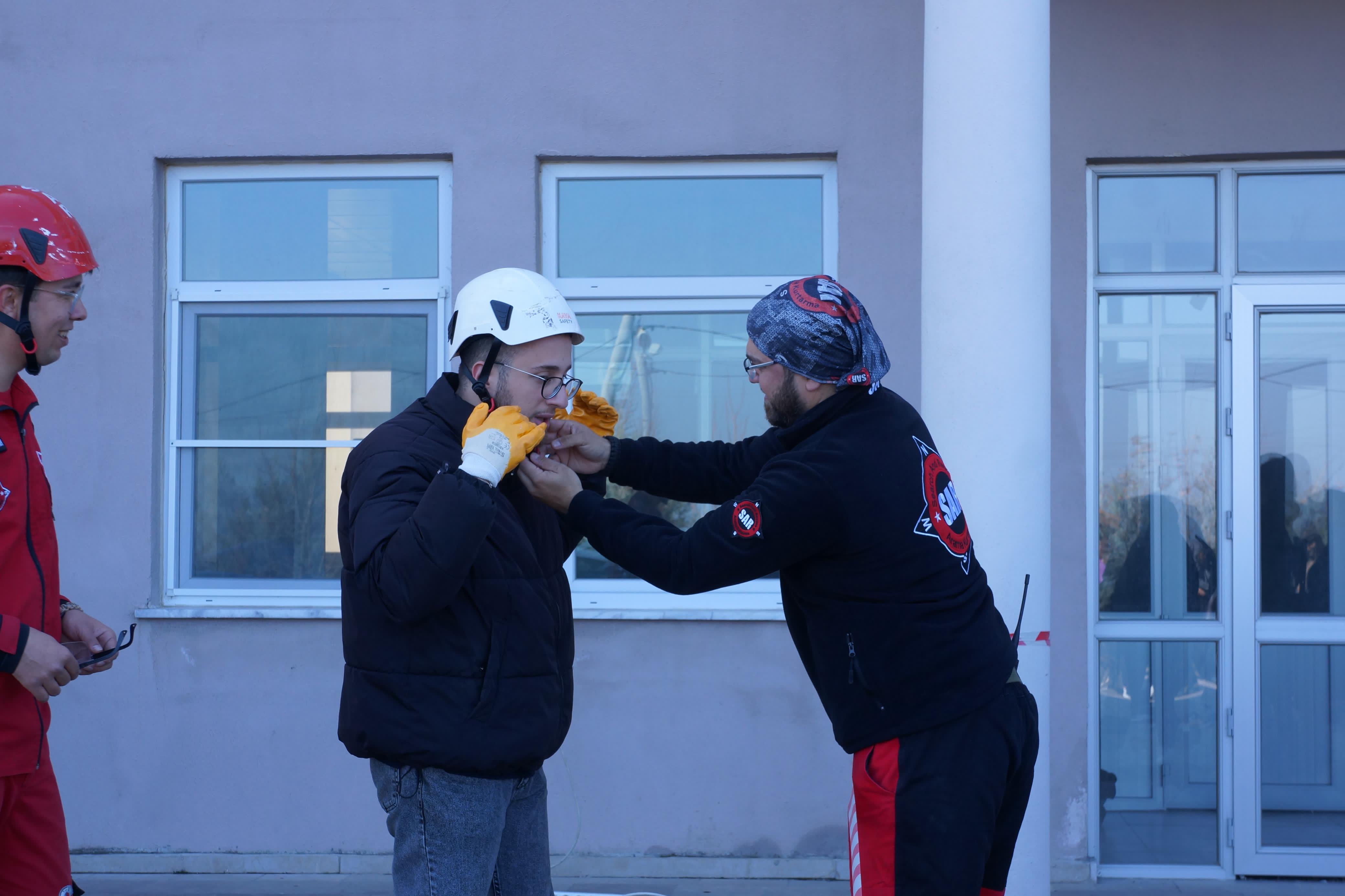 SAR Arama Kurtarma ve Acil Yardım Derneği'nden Öğrencilerimize Yönelik Uygulamalı Eğitim 2