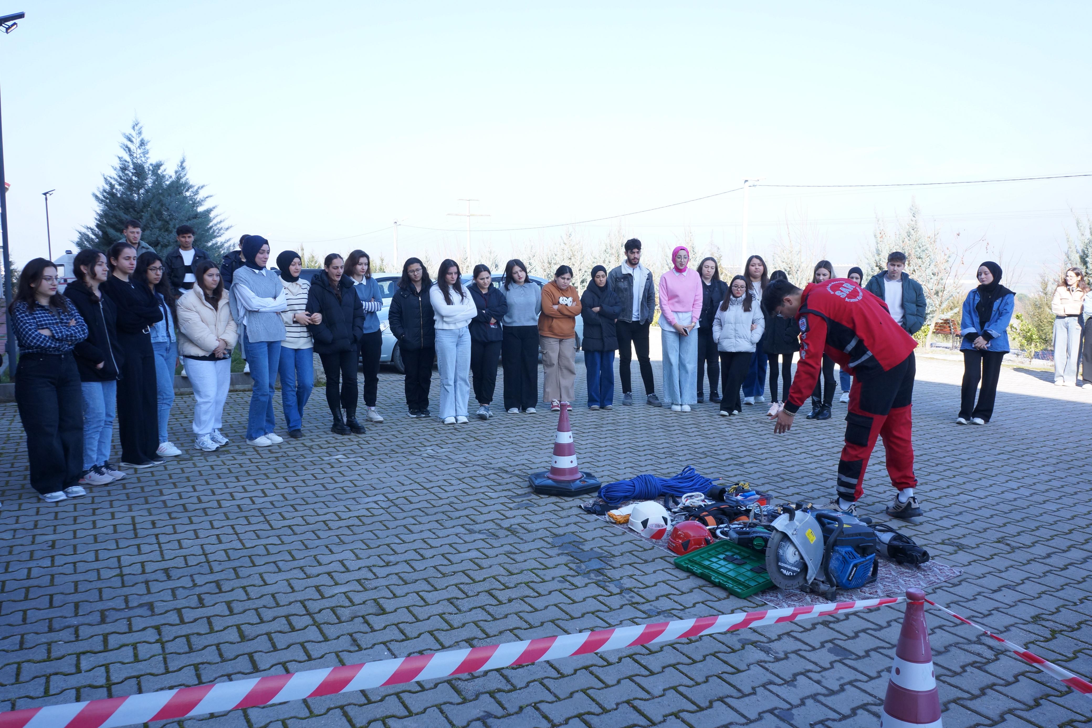 SAR Arama Kurtarma ve Acil Yardım Derneği'nden Öğrencilerimize Yönelik Uygulamalı Eğitim 3