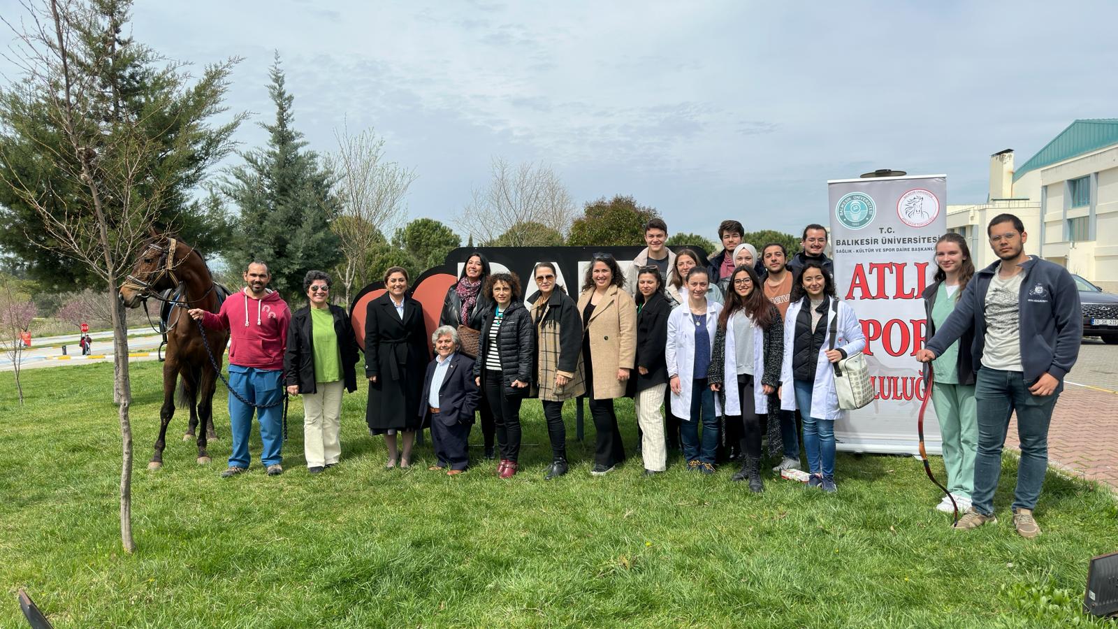 BALIKESİR ÜNİVERSİTESİ BÜNYESİNDE ENGELLİ BİREYLERDE AT'LA TERAPİ İÇİN İLK ADIMLAR ATILDI.