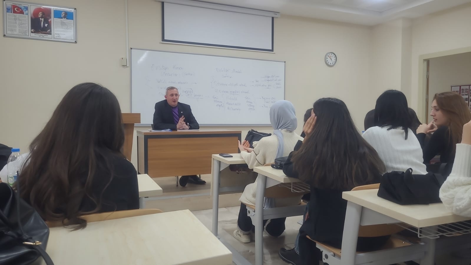 Doç. Dr. Jordan Delev, Hukuk Fakültesi Öğrencileriyle Kariyer Planlama Dersinde Buluştu 3