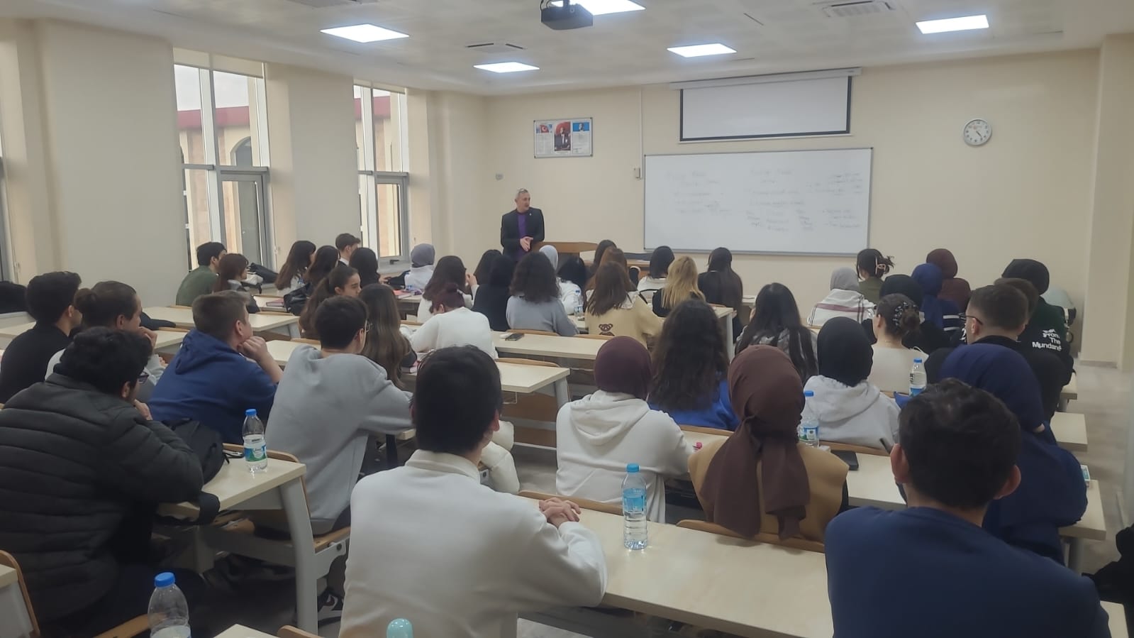 Doç. Dr. Jordan Delev, Hukuk Fakültesi Öğrencileriyle Kariyer Planlama Dersinde Buluştu 4