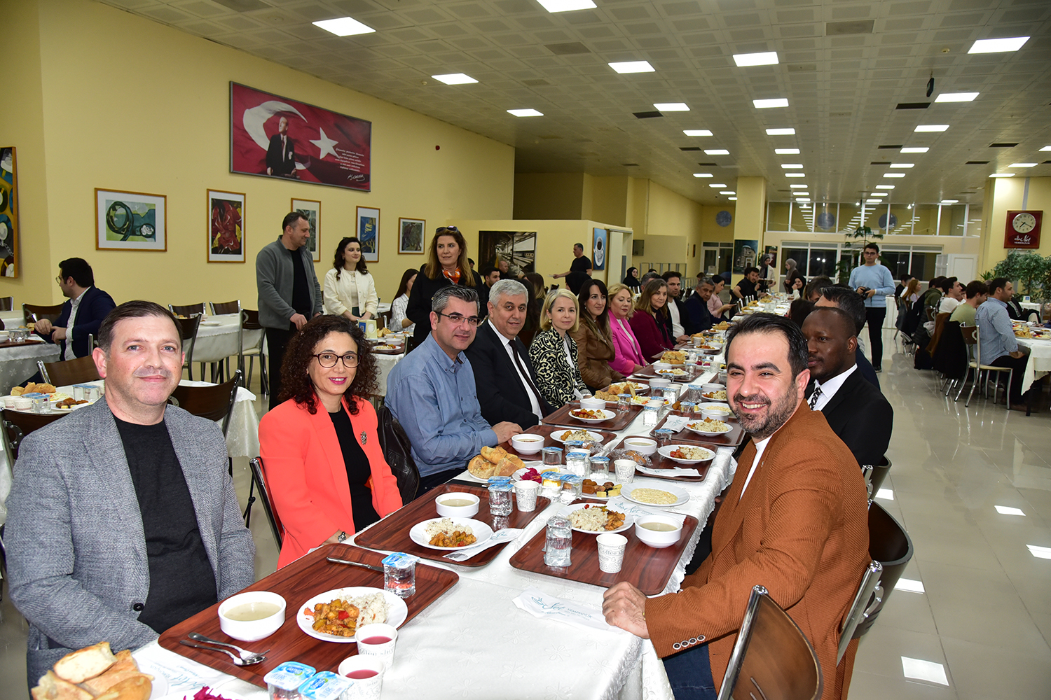 BAÜN’de Ramazan Coşkusu: “Üniversite Vakfı ve BAÜN Yönetiminden Öğrencilere Gönül Sofrası” 8