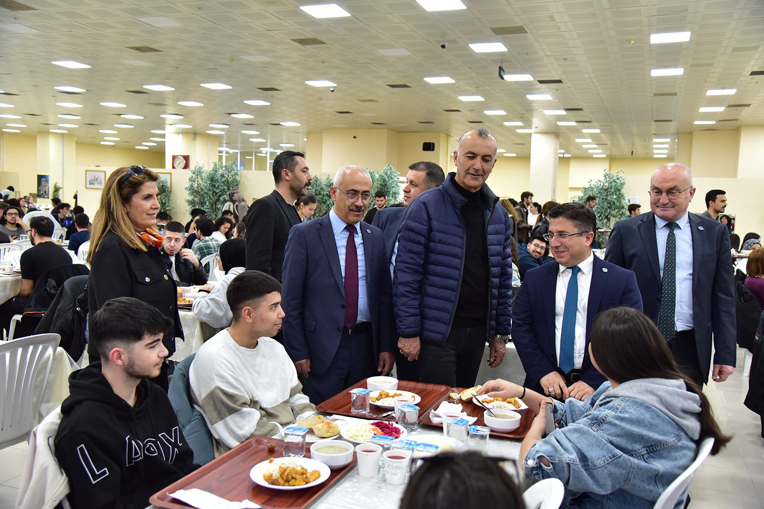 BAÜN’de Ramazan Coşkusu: “Üniversite Vakfı ve BAÜN Yönetiminden Öğrencilere Gönül Sofrası” 4