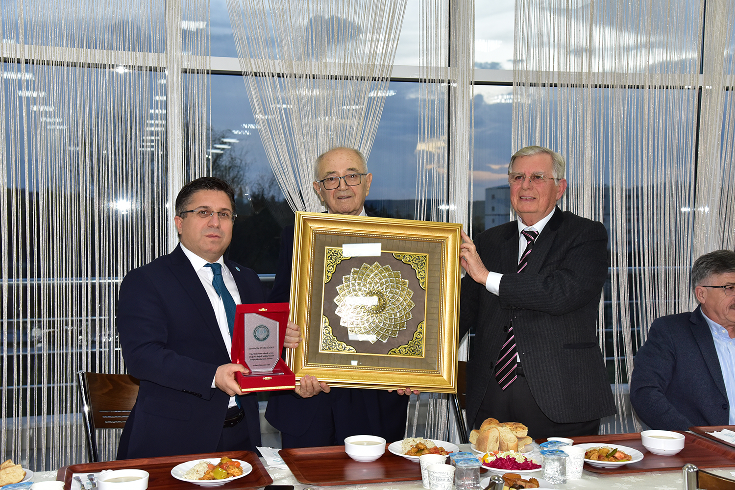 BAÜN’de Ramazan Coşkusu: “Üniversite Vakfı ve BAÜN Yönetiminden Öğrencilere Gönül Sofrası” 11