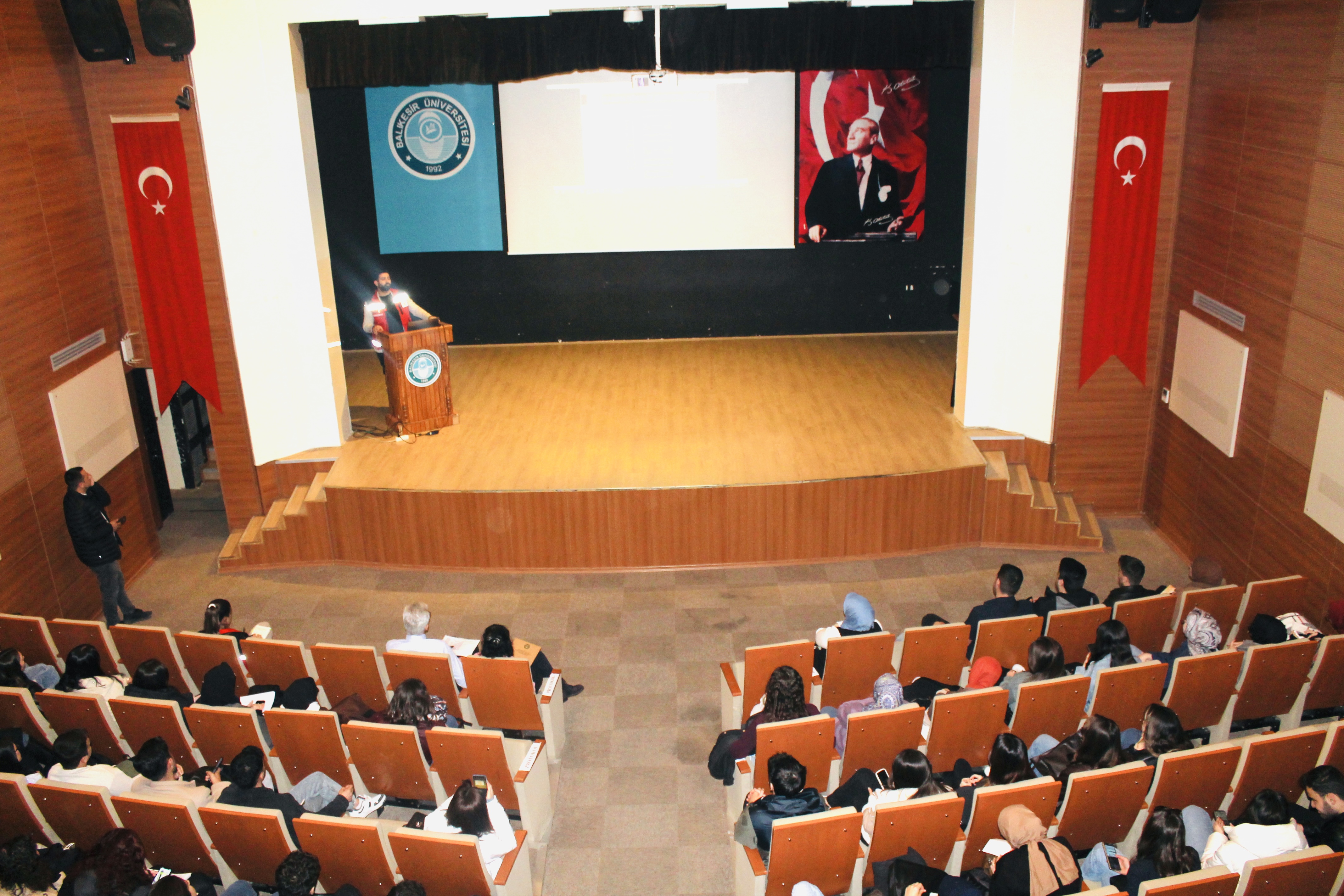 Balıkesir Üniversitesi Necatibey Eğitim Fakültesinde Aile Eğitimi Programı Gerçekleştirildi