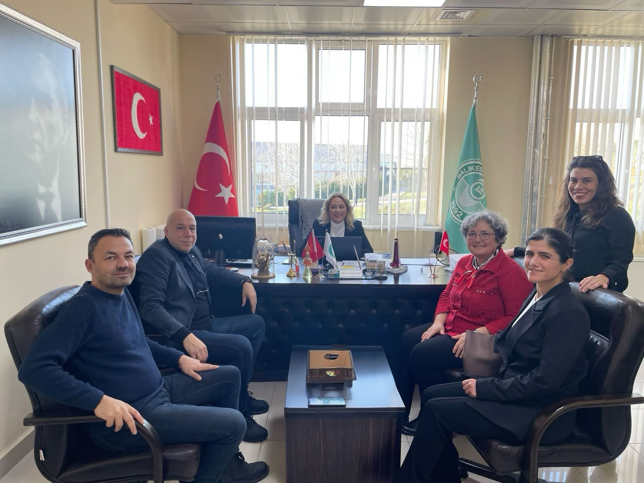 Balıkesir Meslek Yüksekokulu Pazarlama ve Reklamcılık Bölümü, Medipol ve Başakşehir Üniversiteleri Öğr. Gör. REHA TARTICI ile bir seminer gerçekleştirdi