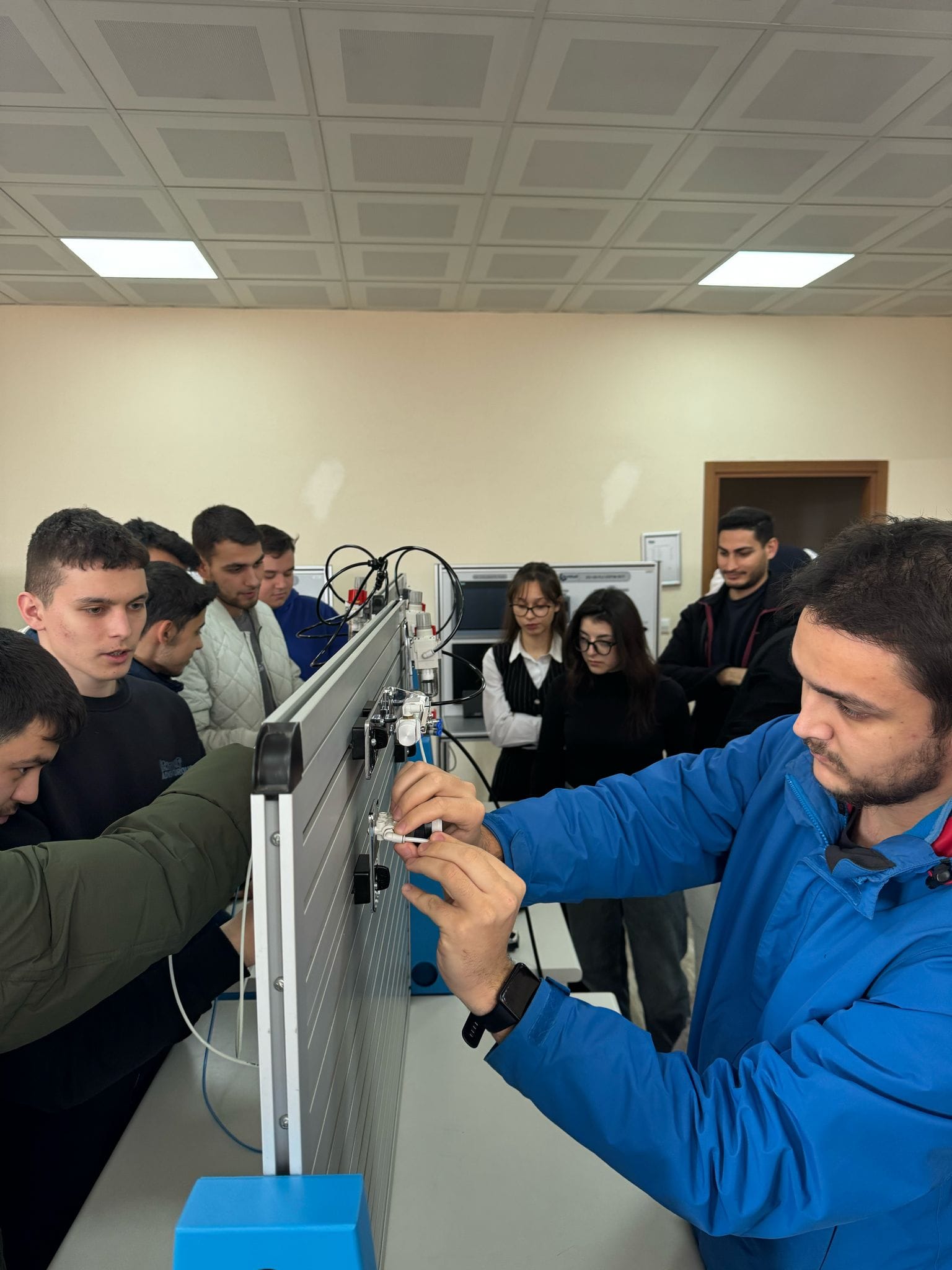 Balıkesir Meslek Yüksekokulu Kontrol ve Otomasyon Programı öğrencileri Sertifikalı İleri Pnömatik eğitimi için Balıkesir Organize Sanayi Bölgesi Mesleki Eğitim Merkezi’ndeydi 8