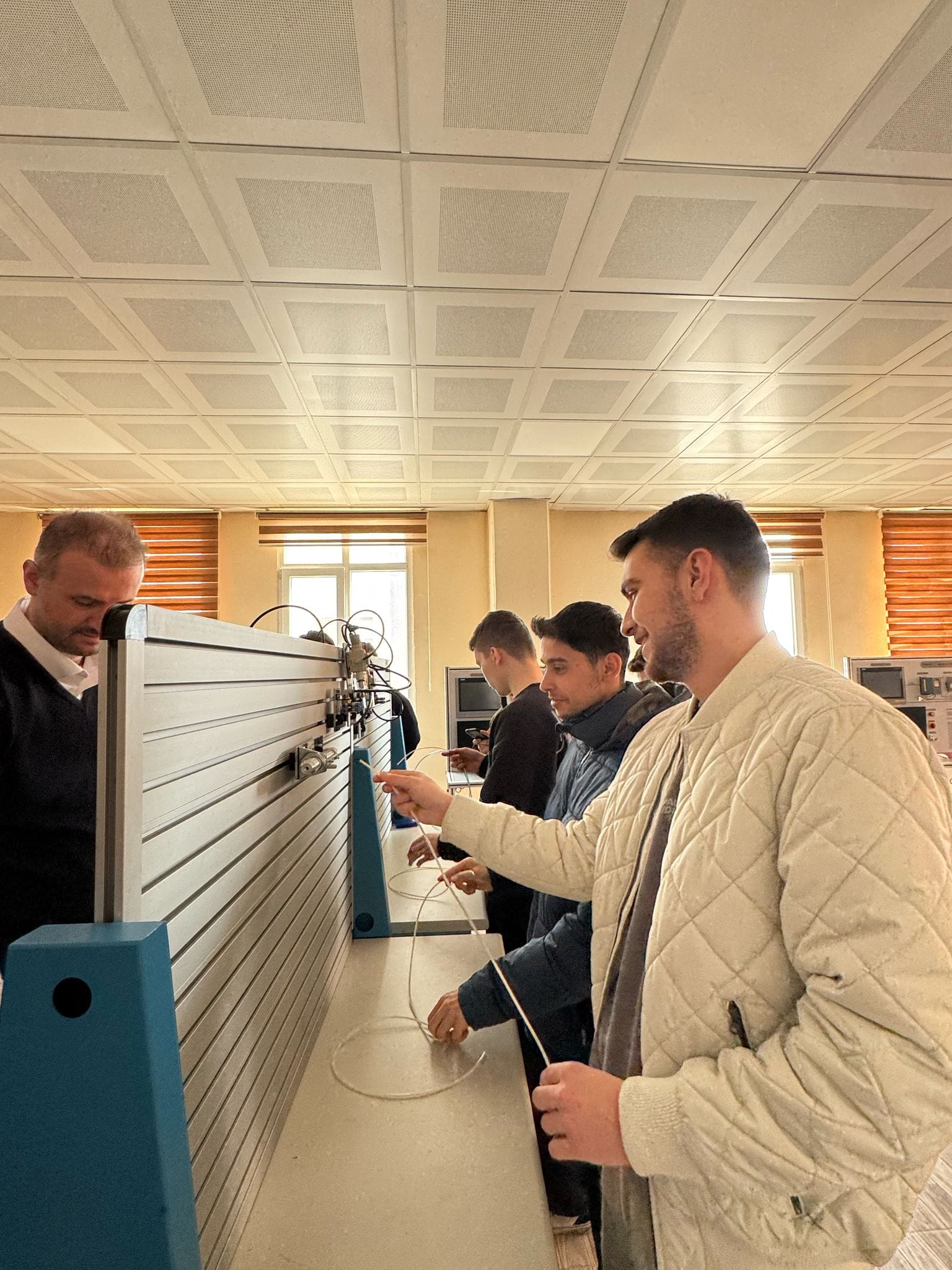 Balıkesir Meslek Yüksekokulu Kontrol ve Otomasyon Programı öğrencileri Sertifikalı İleri Pnömatik eğitimi için Balıkesir Organize Sanayi Bölgesi Mesleki Eğitim Merkezi’ndeydi 5