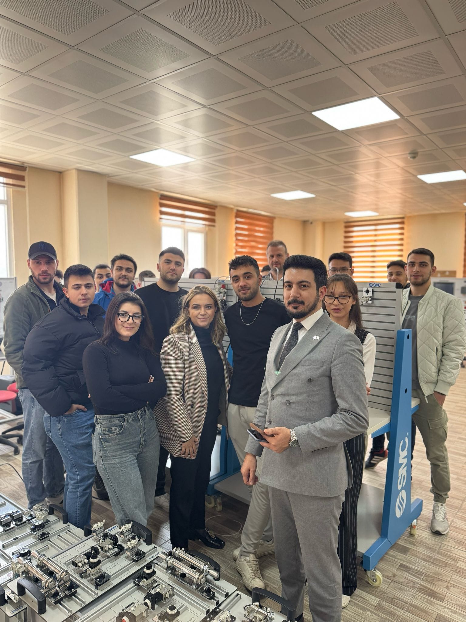 Balıkesir Meslek Yüksekokulu Kontrol ve Otomasyon Programı öğrencileri Sertifikalı İleri Pnömatik eğitimi için Balıkesir Organize Sanayi Bölgesi Mesleki Eğitim Merkezi’ndeydi 3