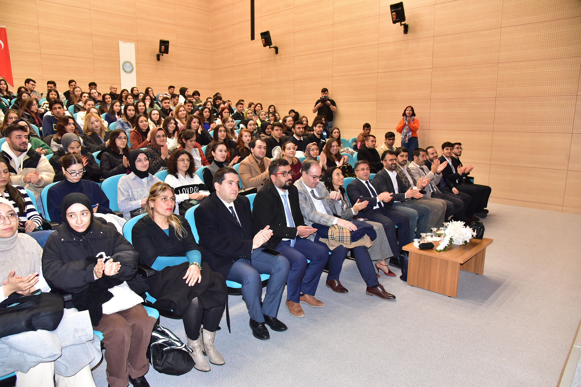BAÜN'de "Anayasa Candır" Konferansı 3