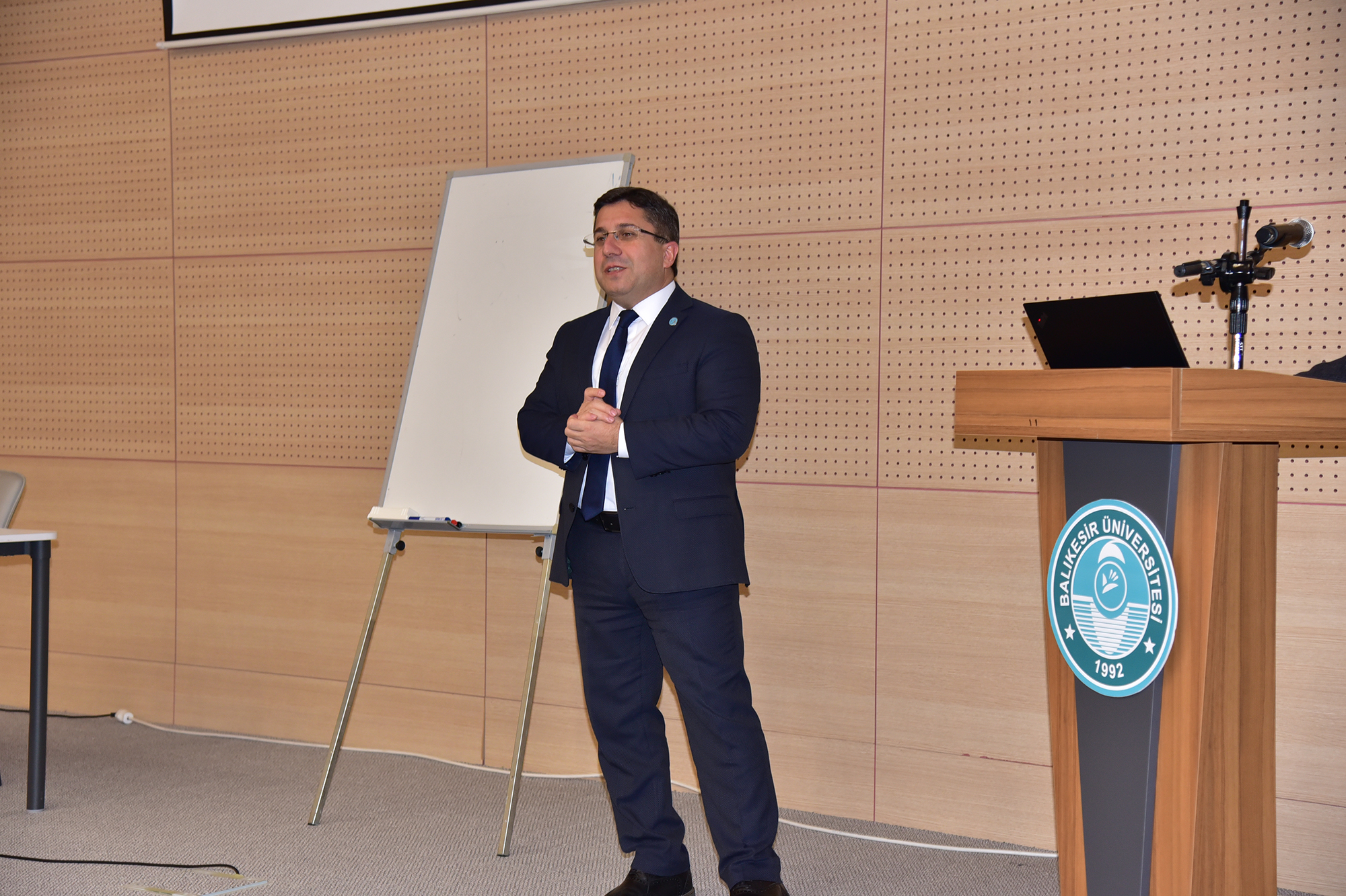 BAÜN'de "Anayasa Candır" Konferansı 4