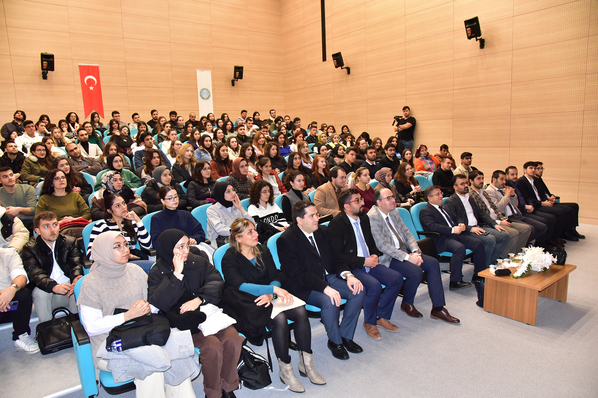 BAÜN'de "Anayasa Candır" Konferansı 6
