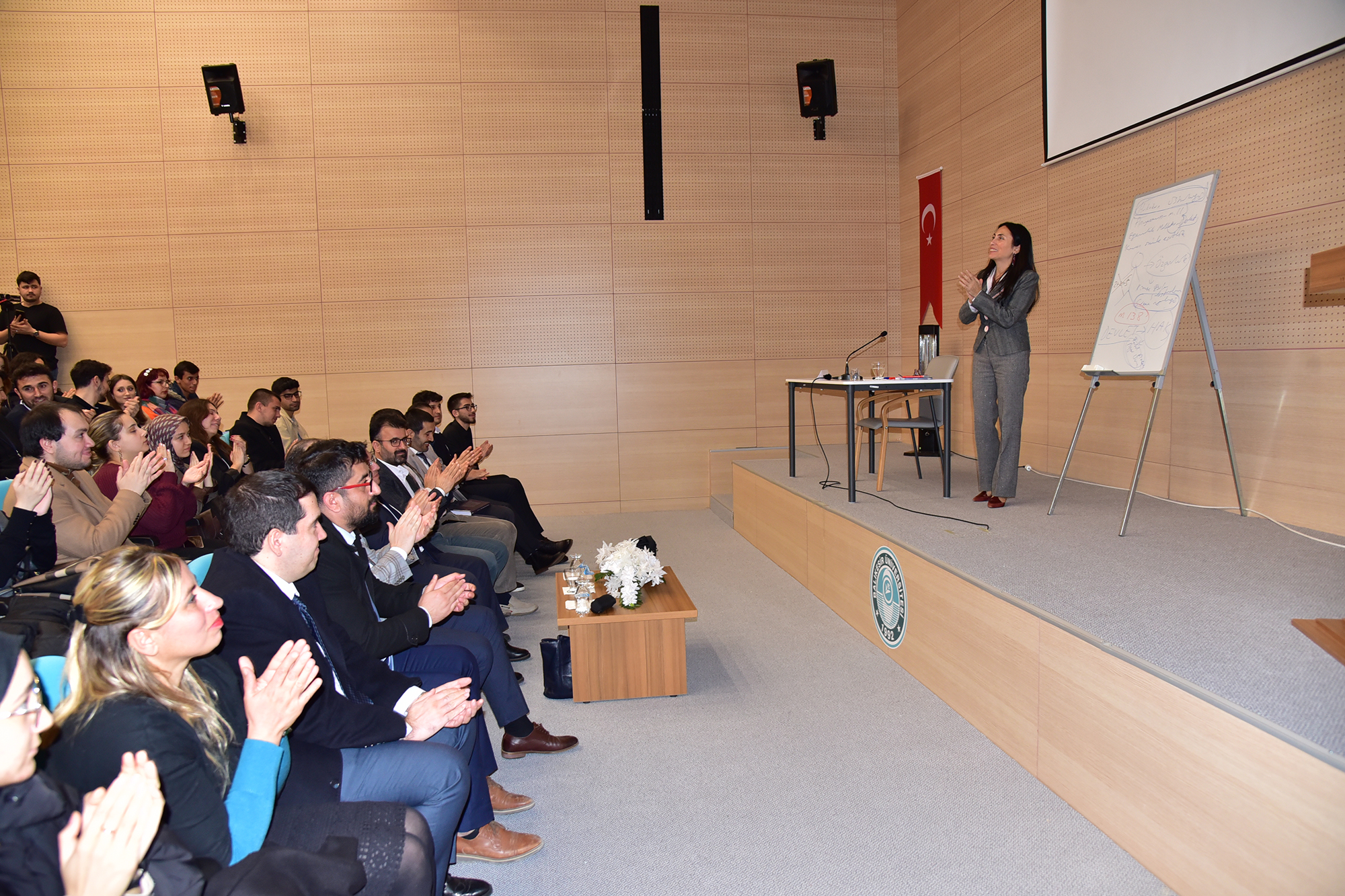BAÜN'de "Anayasa Candır" Konferansı 7
