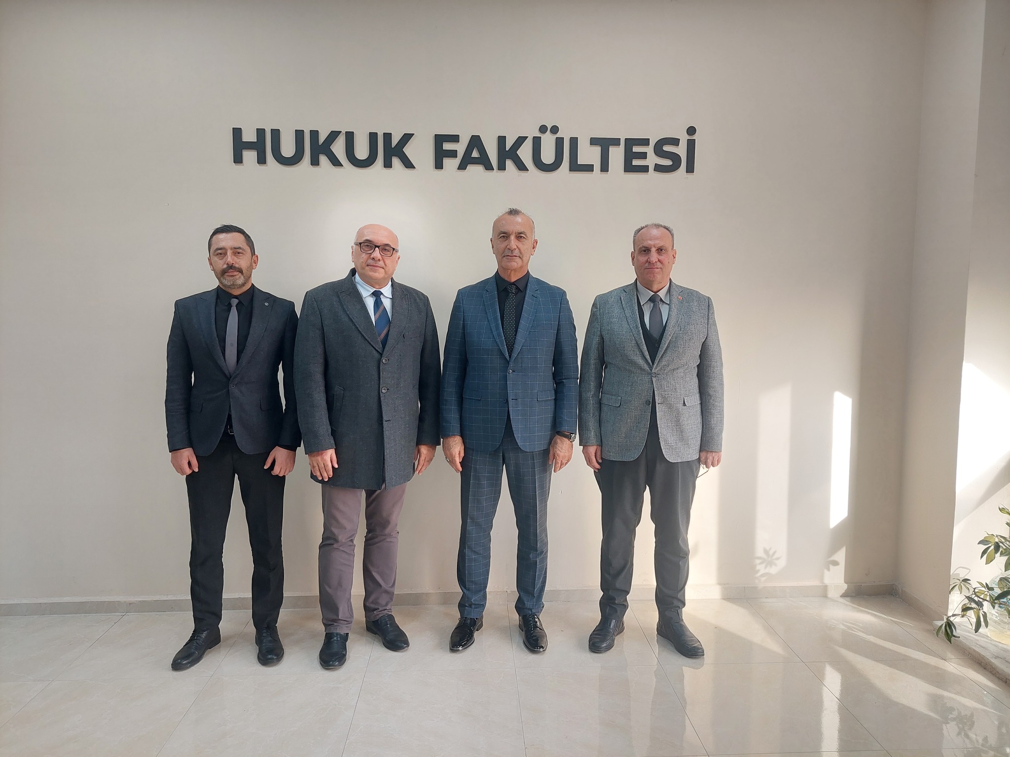 Genel Sekreter Yemliha Yanar'dan Dekan V. Prof. Dr. Mustafa Yasan'a Hayırlı Olsun Ziyareti