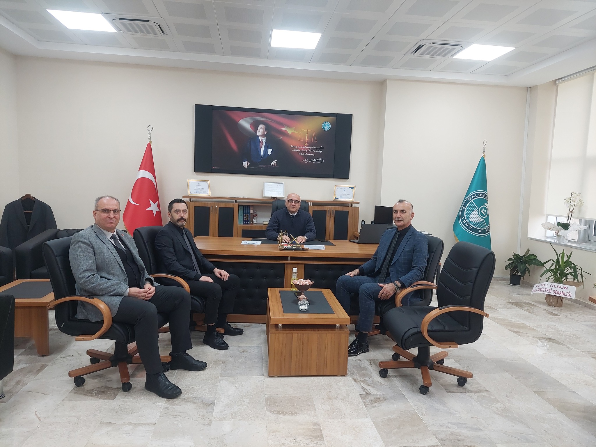 Genel Sekreter Yemliha Yanar'dan Dekan V. Prof. Dr. Mustafa Yasan'a Hayırlı Olsun Ziyareti 1