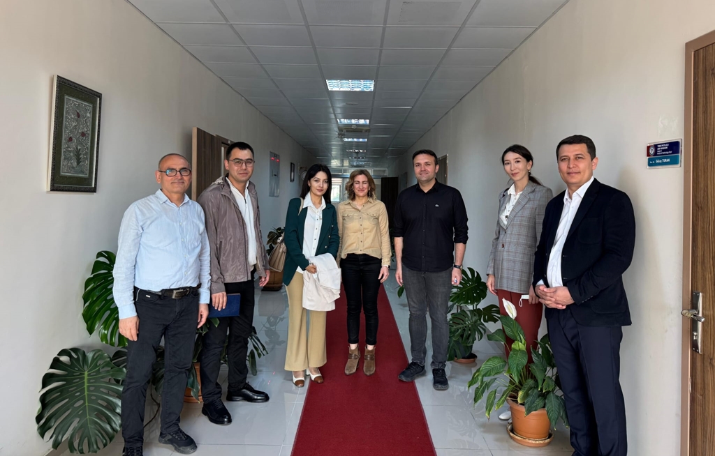 Özbekistanlı Akademisyenler Fakültemizi ziyaret etti 5