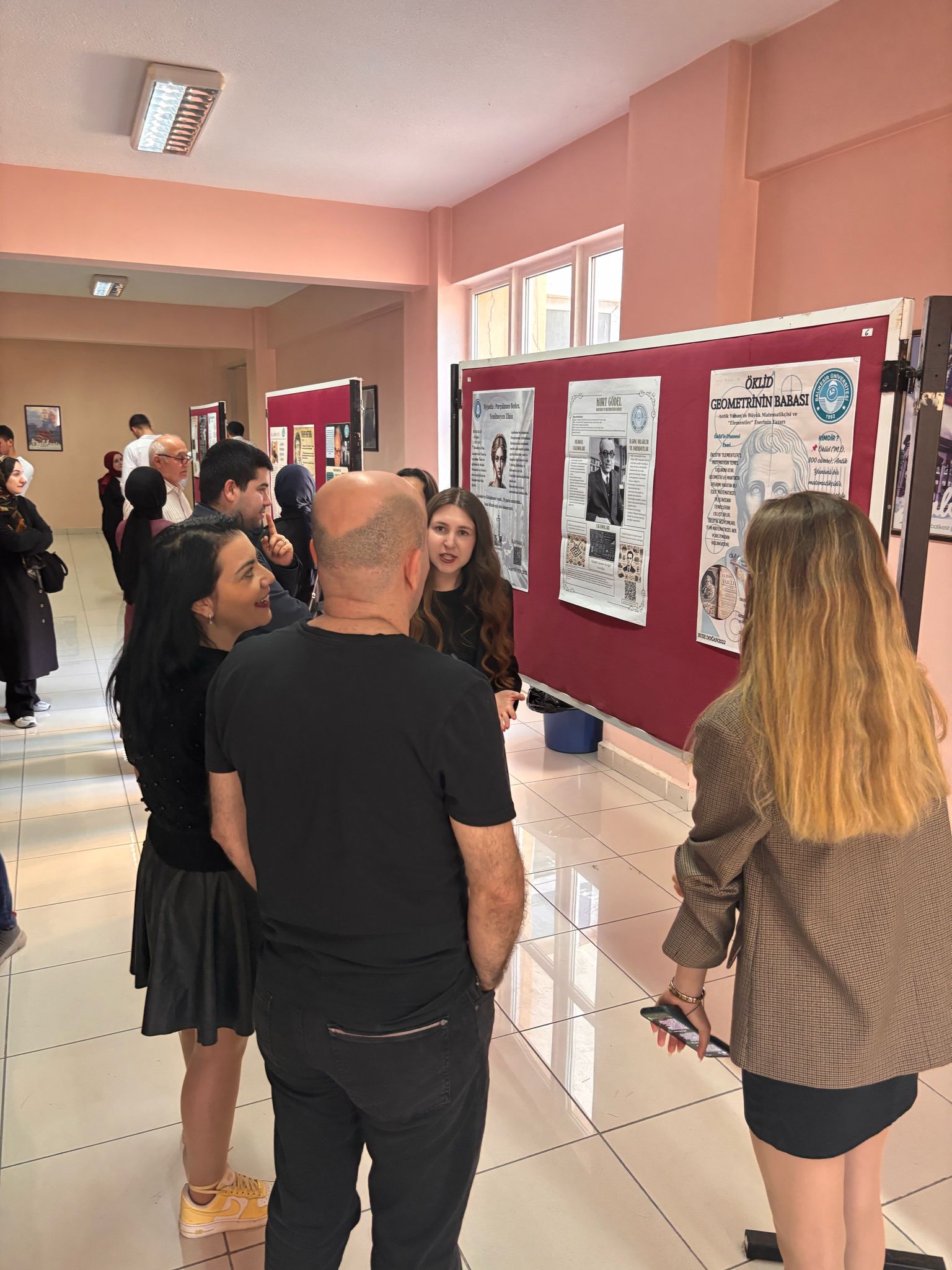  ''Dünyaya Yön Veren Matematikçiler Poster'' Sunum Etkinliği Başarıyla Gerçekleştirildi 4