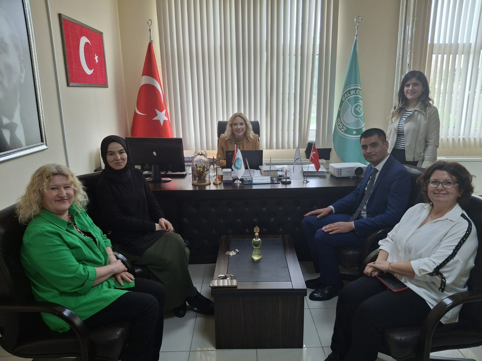 ÖZBEKİSTAN GÜLİSTAN DEVLET ÜNİVERSİTESİ AKADEMİSYENİNDEN BMYO TEKSTİL TEKNOLOJİSİ PROGRAMINA ZİYARET