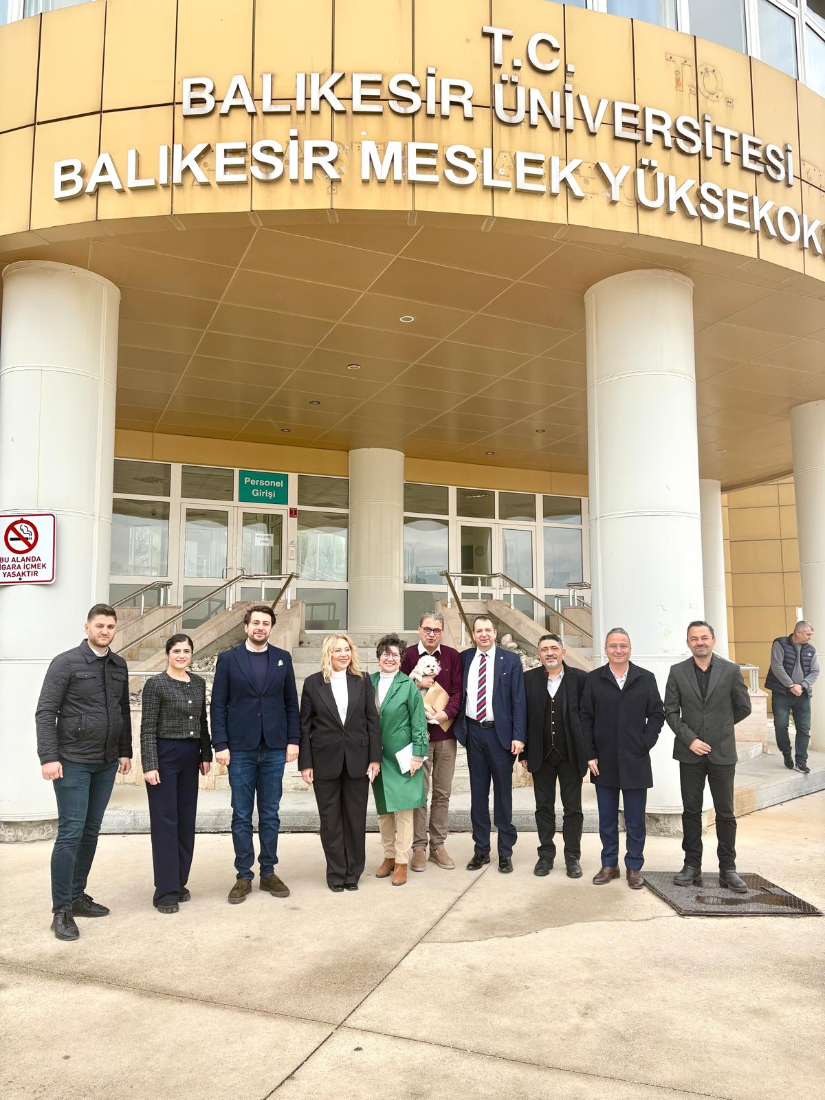 Balıkesir Üniversitesi (BAÜN) Balıkesir Meslek Yüksekokulu Danışma Kurulu Toplantısı özel sektör ve kamu temsilcilerinin katılımıyla gerçekleştirildi 2