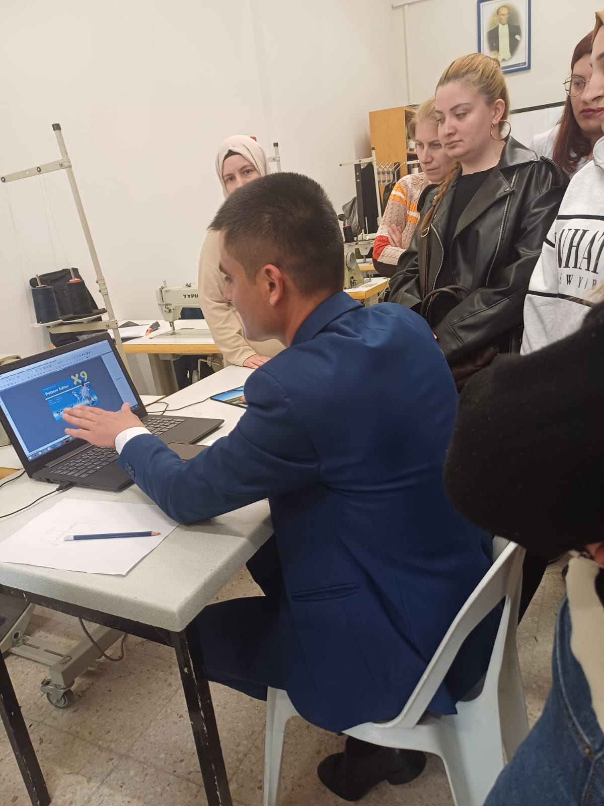 ÖZBEKİSTAN GÜLİSTAN DEVLET ÜNİVERSİTESİ AKADEMİSYENİNDEN BMYO TEKSTİL TEKNOLOJİSİ PROGRAMINA ZİYARET 4