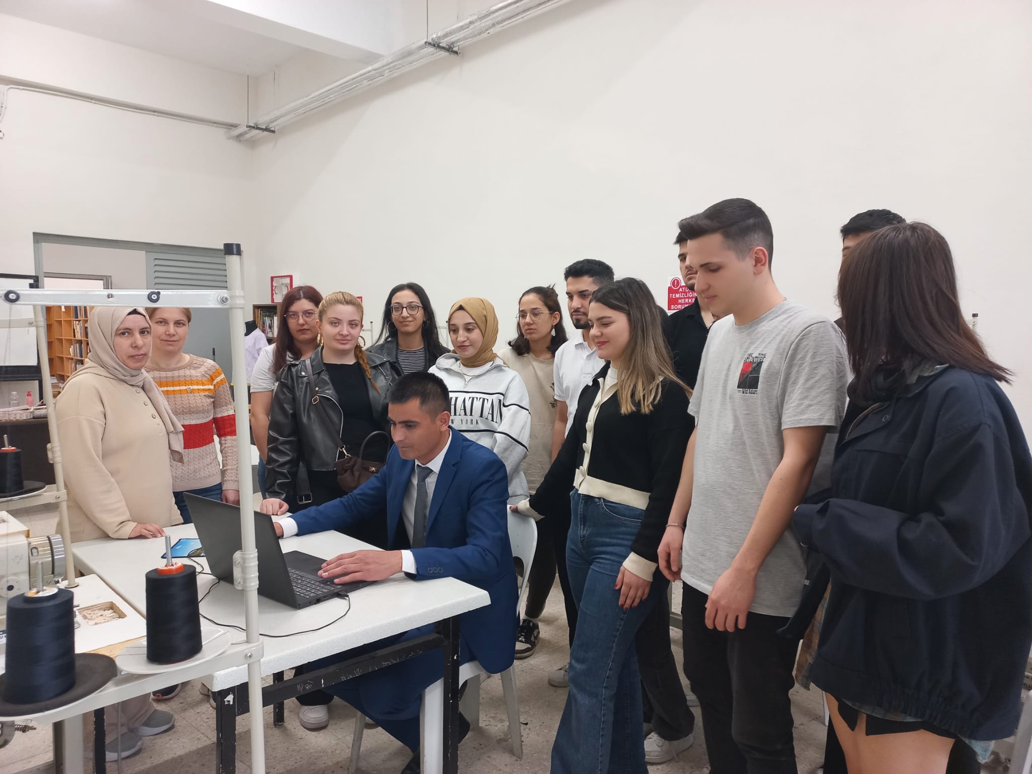 ÖZBEKİSTAN GÜLİSTAN DEVLET ÜNİVERSİTESİ AKADEMİSYENİNDEN BMYO TEKSTİL TEKNOLOJİSİ PROGRAMINA ZİYARET 5