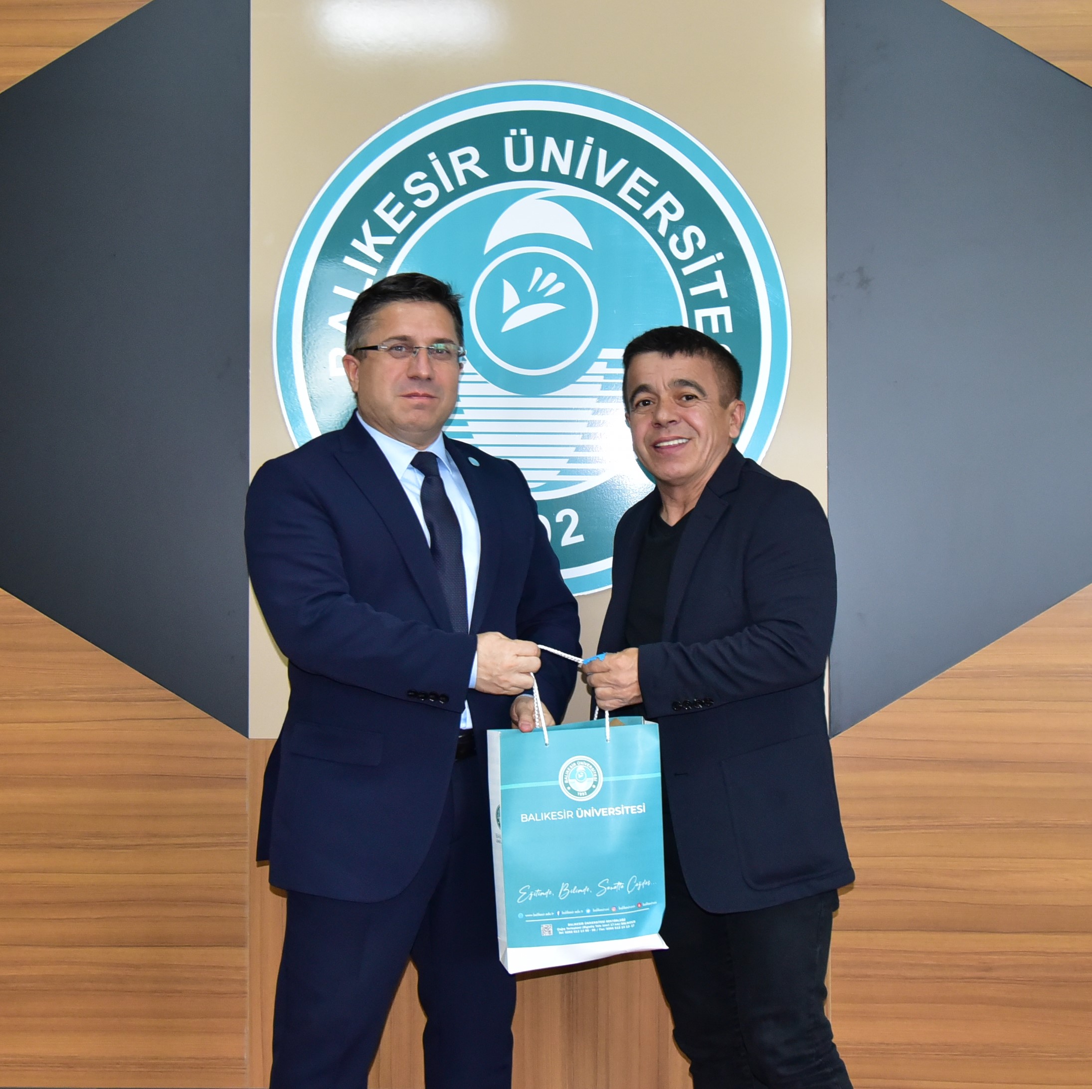 Halterin Dinamosu Halil Mutlu’dan, BAÜN Rektörü Prof. Dr. Yücel Oğurlu’ya Ziyaret 1