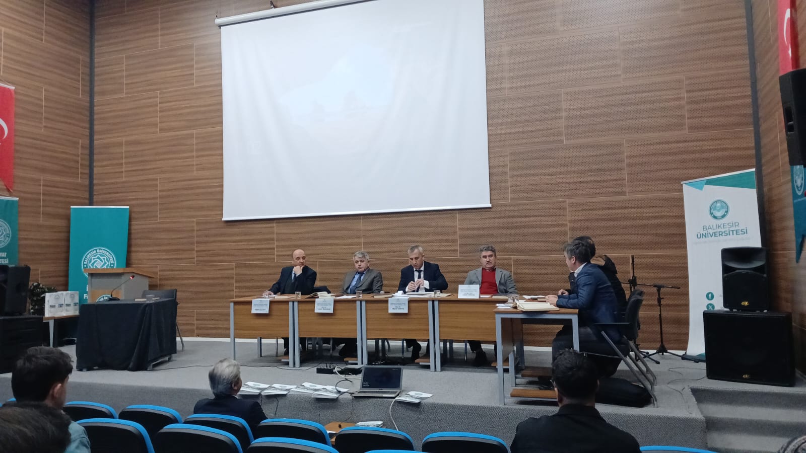 Fakültemizde Hafızlık ve Kuran-ı Kerimi Güzel Okuma Yarışmaları Düzenlendi. 2