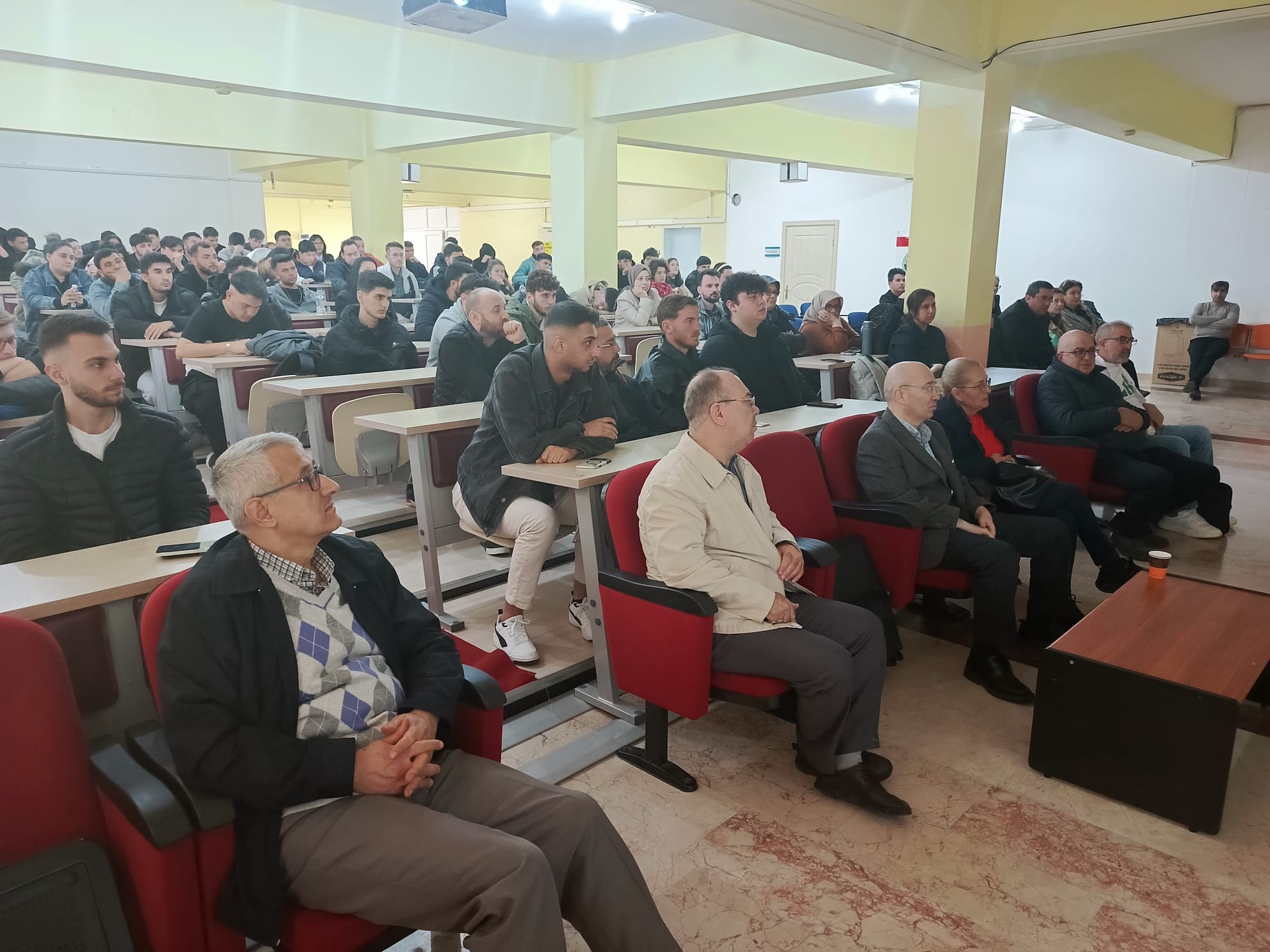 EDREMİT MESLEK YÜKSEKOKULUNDA KARİYER VE KİŞİSEL GELİŞİM SEMİNERİ 4