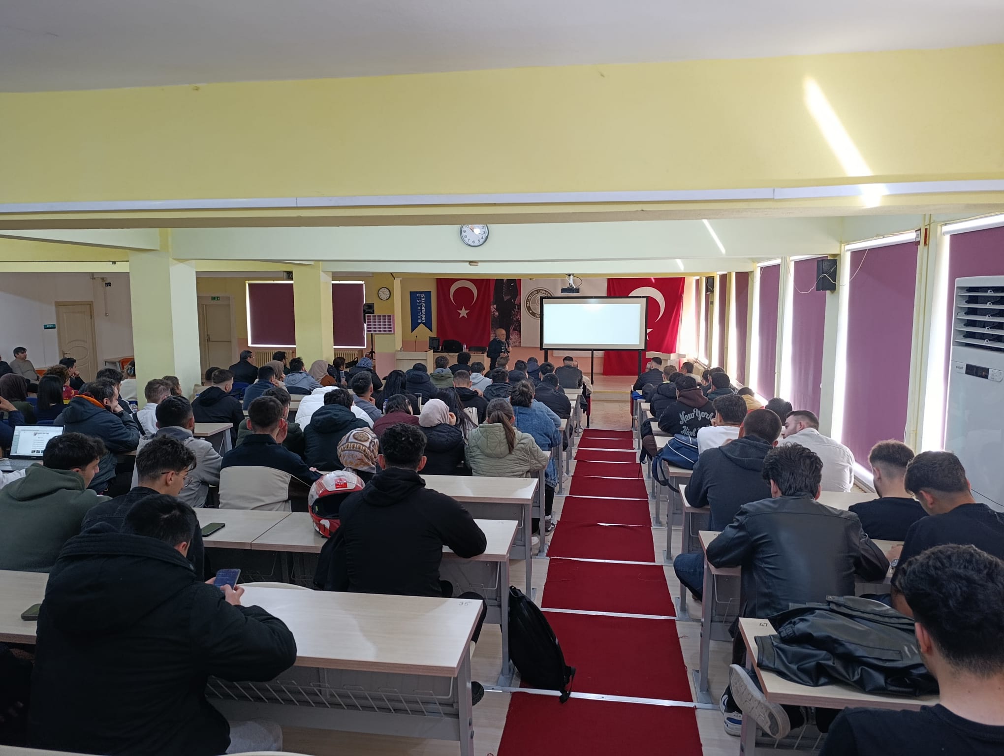 EDREMİT MESLEK YÜKSEKOKULUNDA KARİYER VE KİŞİSEL GELİŞİM SEMİNERİ 6