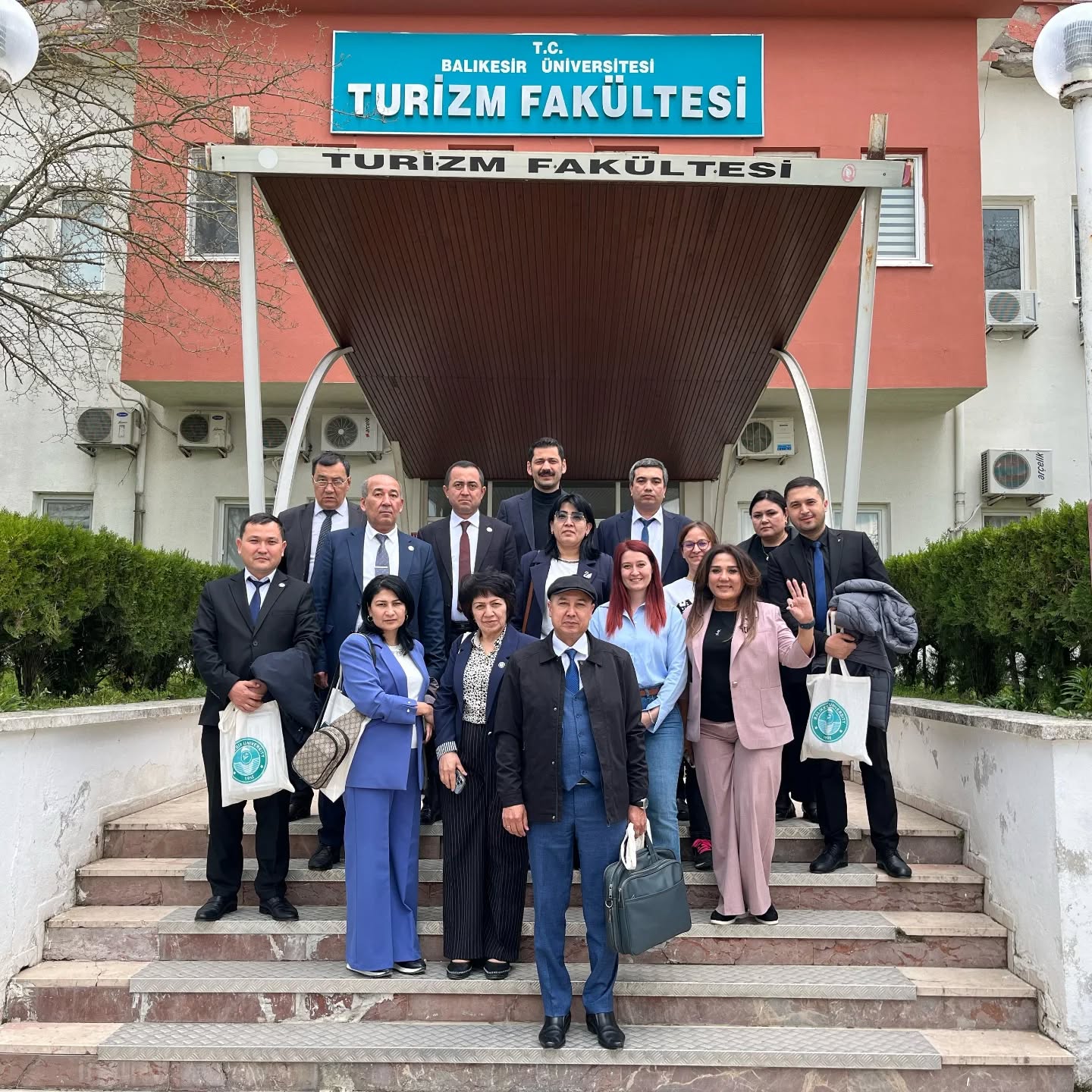 Özbekistan Rönesans Eğitim Üniversitesi Akademisyenleri Fakültemizi Ziyaret Etti