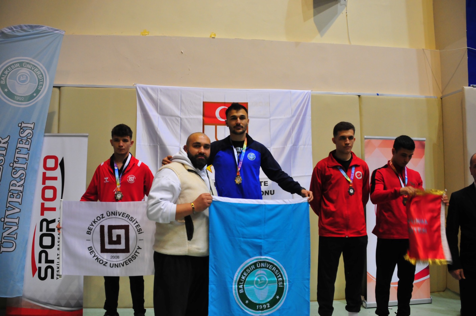 Öğr. Gör. Ali Eren DEMİREZEN ve Sporcularından Kick Boks da Büyük Başarı  2