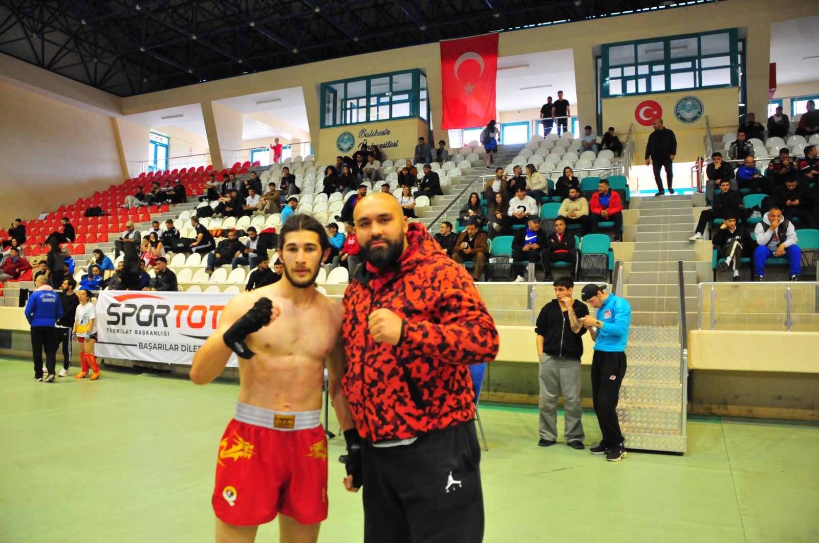 Öğr. Gör. Ali Eren DEMİREZEN ve Sporcularından Kick Boks da Büyük Başarı  1