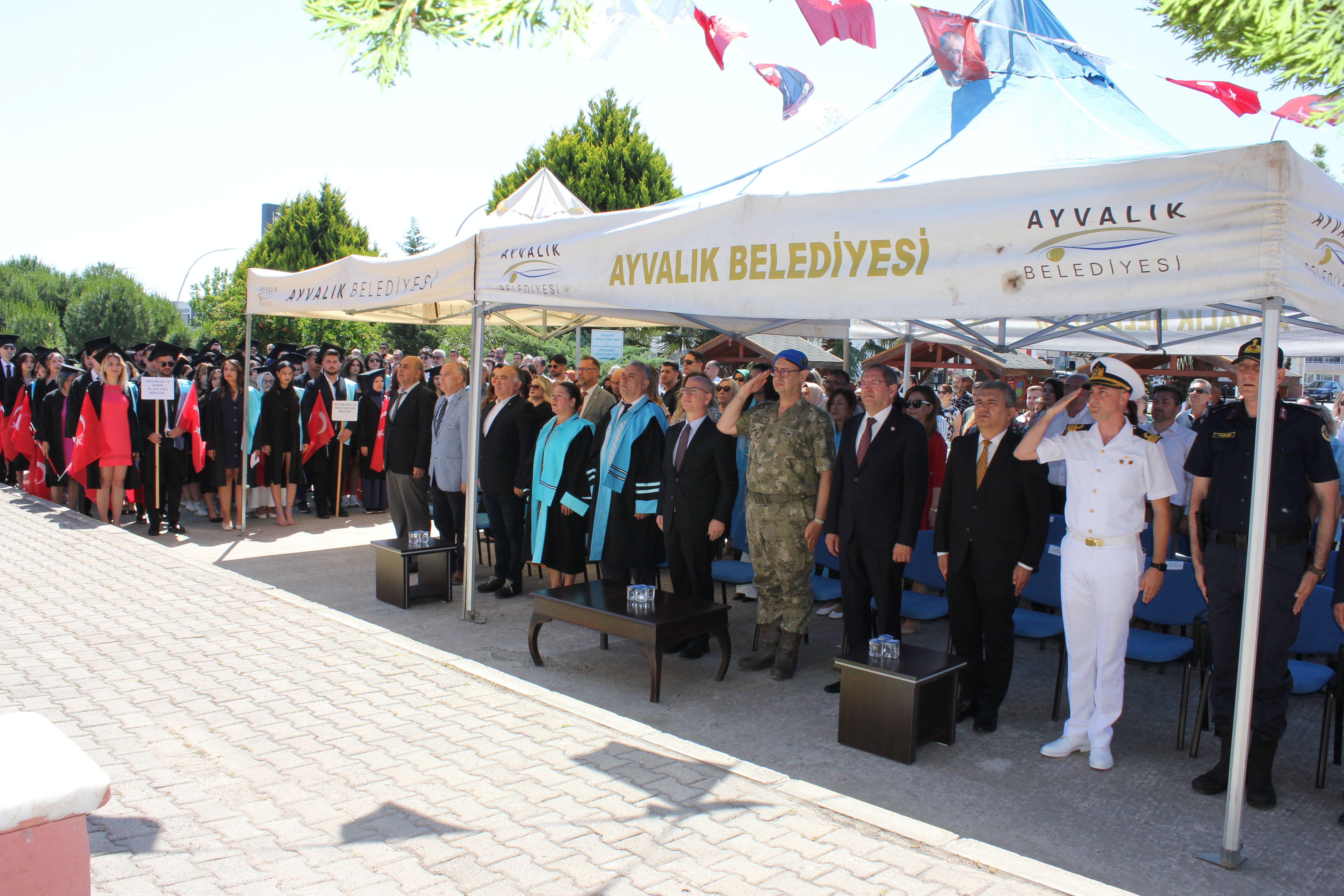 Ayvalık Meslek Yüksekokulu'nda Mezuniyet Sevinci 3