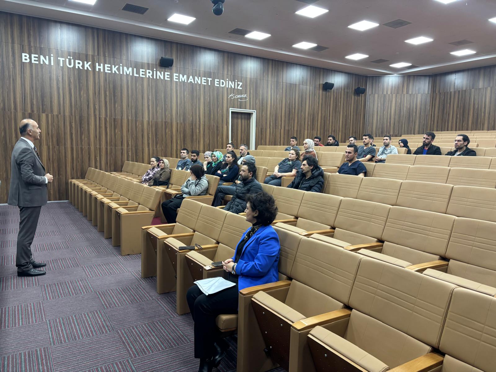 Üniversitemiz Sağlık Uygulama ve Araştırma Merkezinde Göreve Yeni Başlayan Personele Oryantasyon Eğitimi Verildi