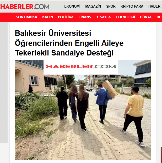 Balıkesir Üniversitesi Öğrencilerinden Engelli Aileye Tekerlekli Sandalye Desteği