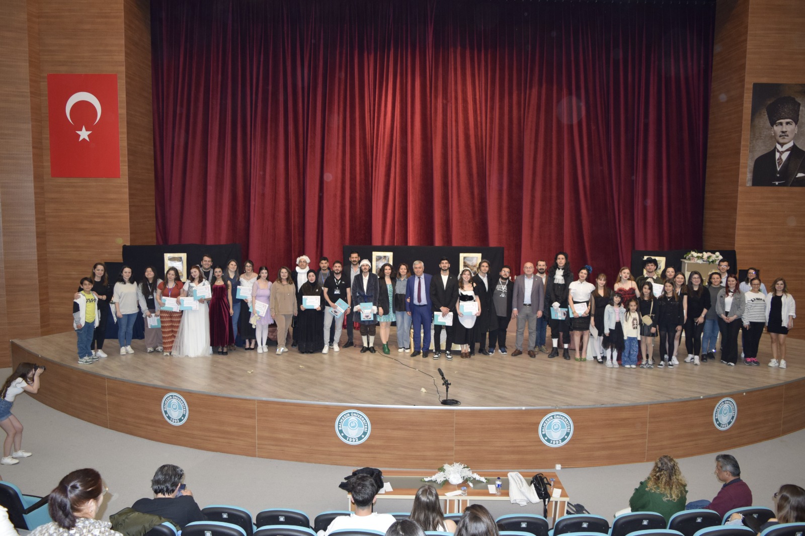 Turizm Fakültesi BTİYATRO Topluluğu Tarafından Hazırlanan "Hastalık Hastası" Oyunu Sergilendi