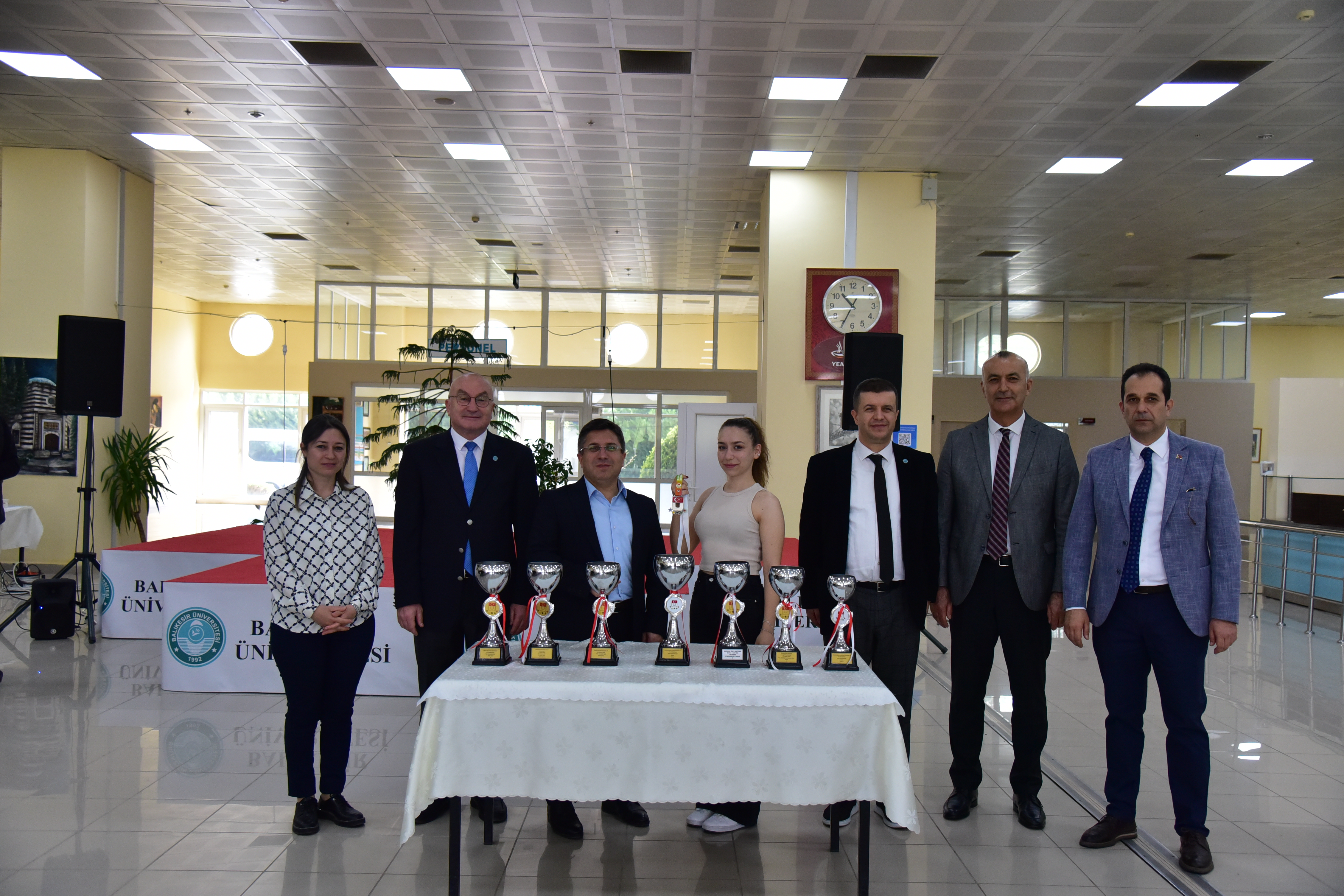 14 Branşta BAÜN'ü Zirveye Taşıyan Sporcularla Üniversite Yönetimi Bir araya Geldi 9