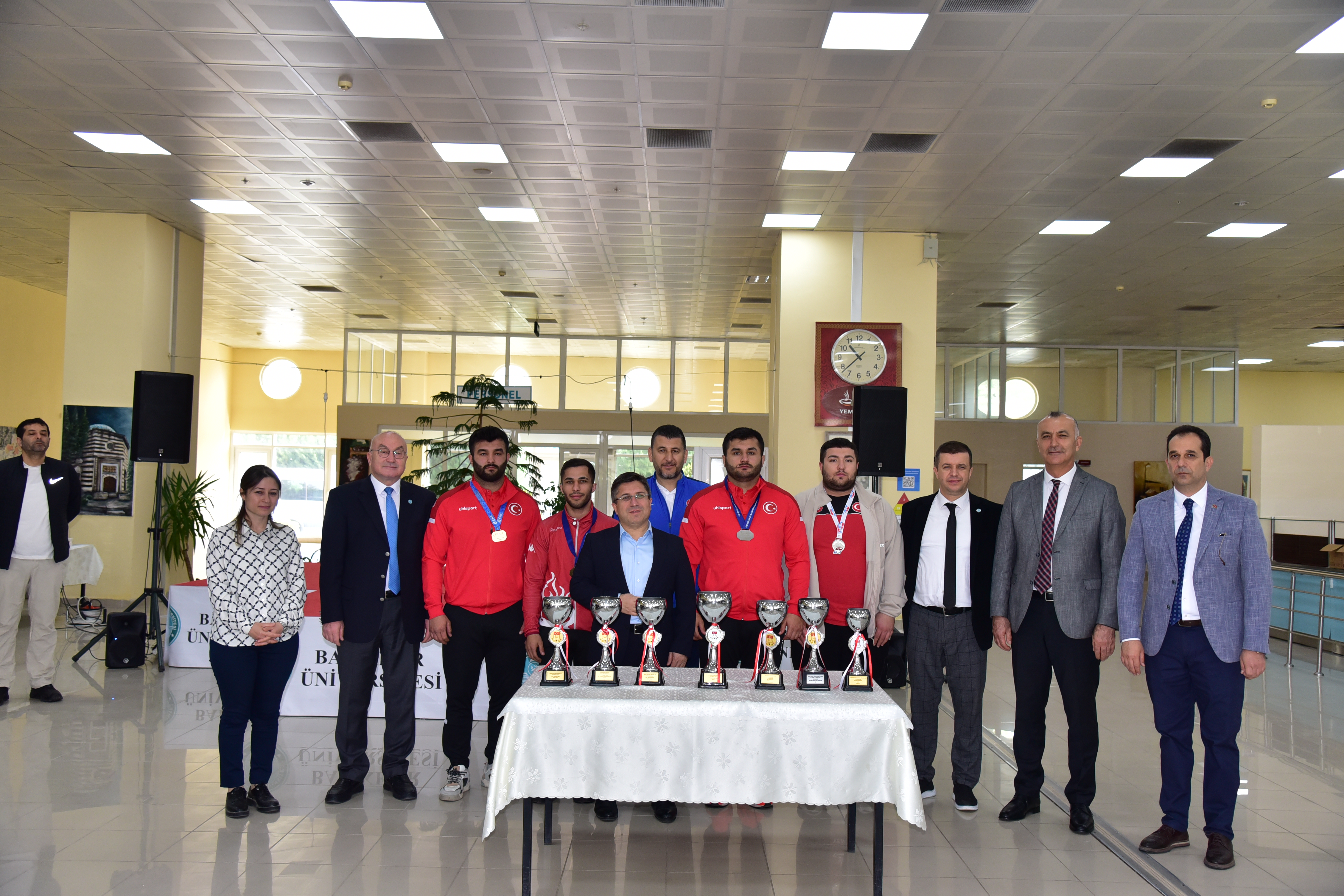 14 Branşta BAÜN'ü Zirveye Taşıyan Sporcularla Üniversite Yönetimi Bir araya Geldi 12
