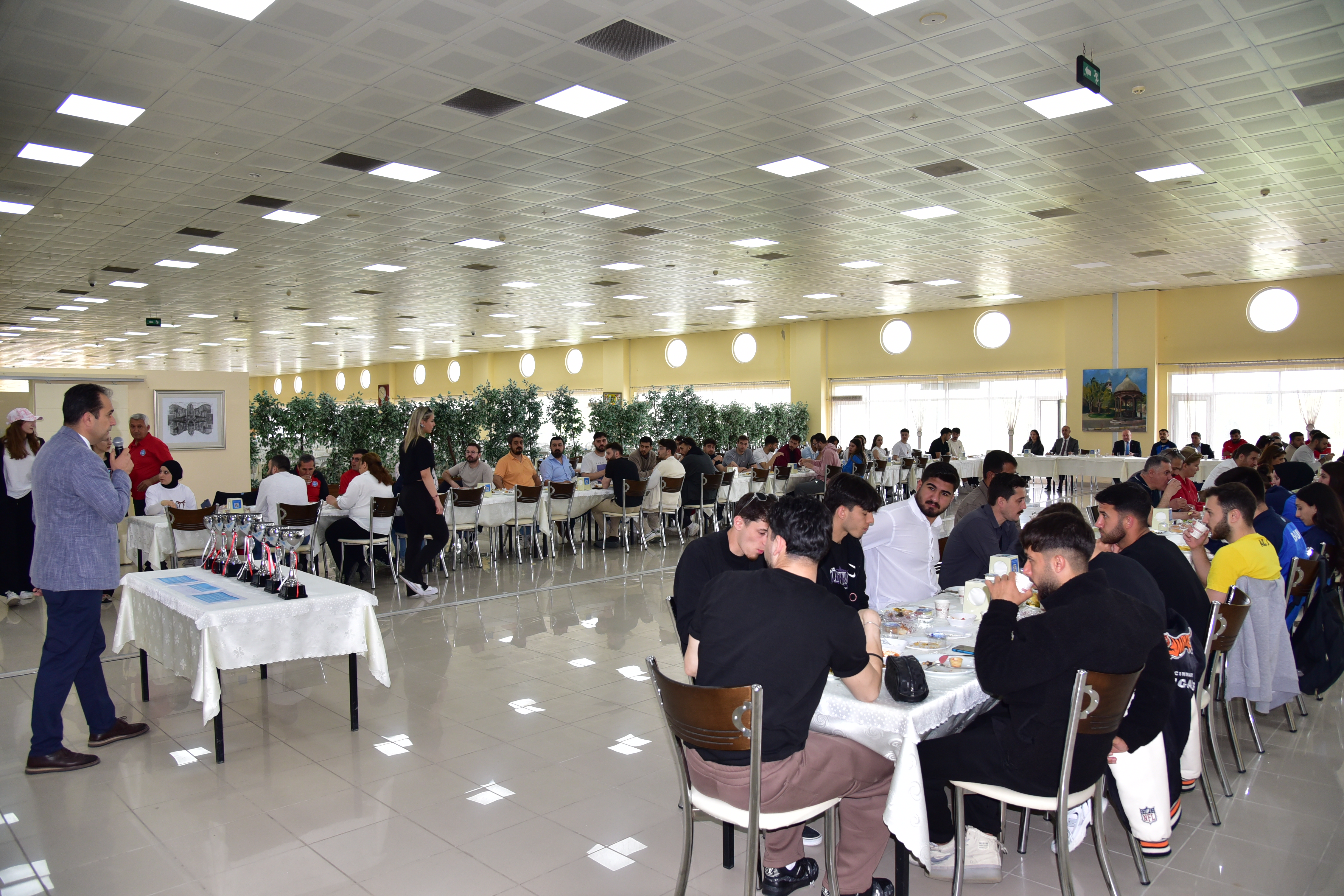 14 Branşta BAÜN'ü Zirveye Taşıyan Sporcularla Üniversite Yönetimi Bir araya Geldi 2