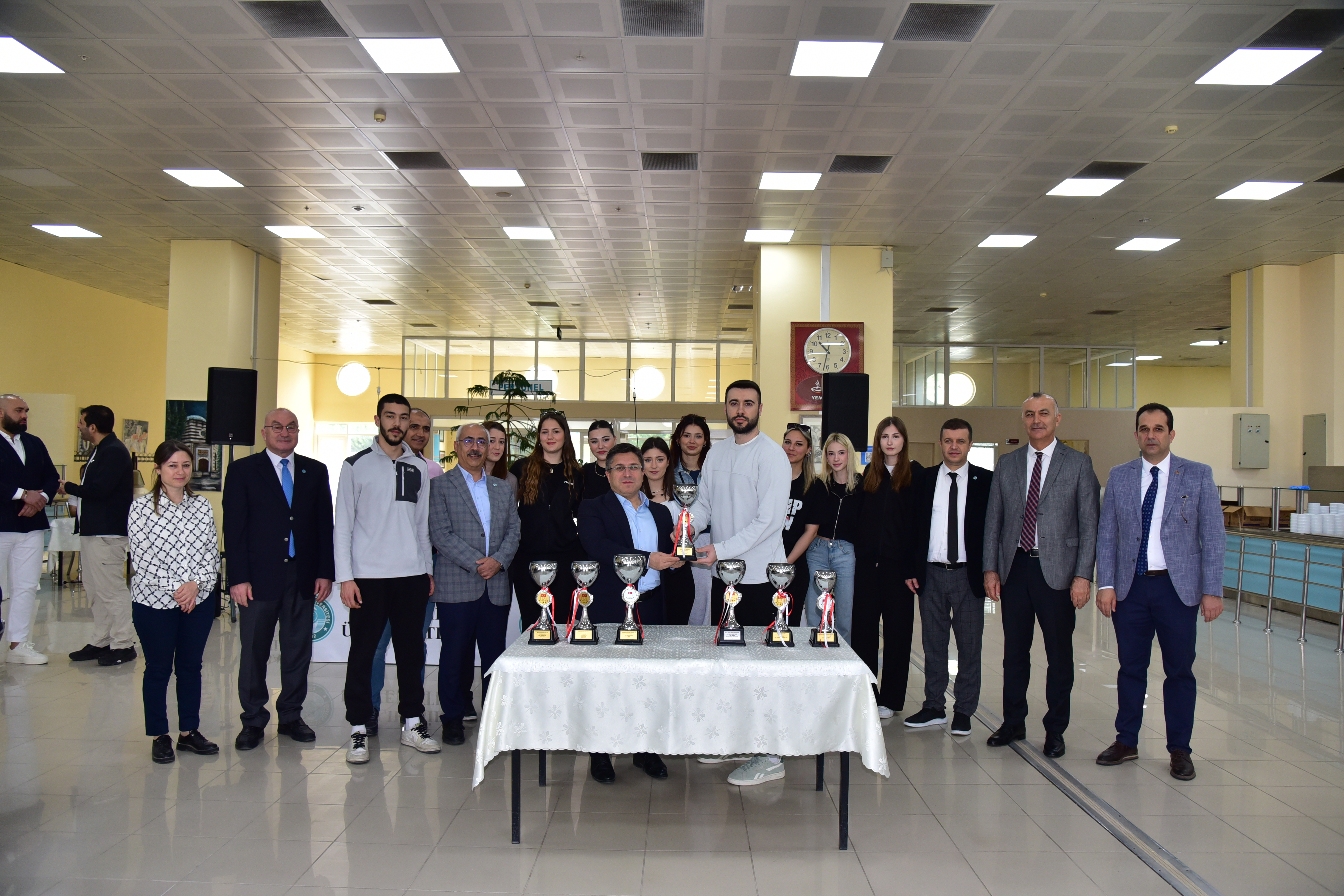 14 Branşta BAÜN'ü Zirveye Taşıyan Sporcularla Üniversite Yönetimi Bir araya Geldi 7