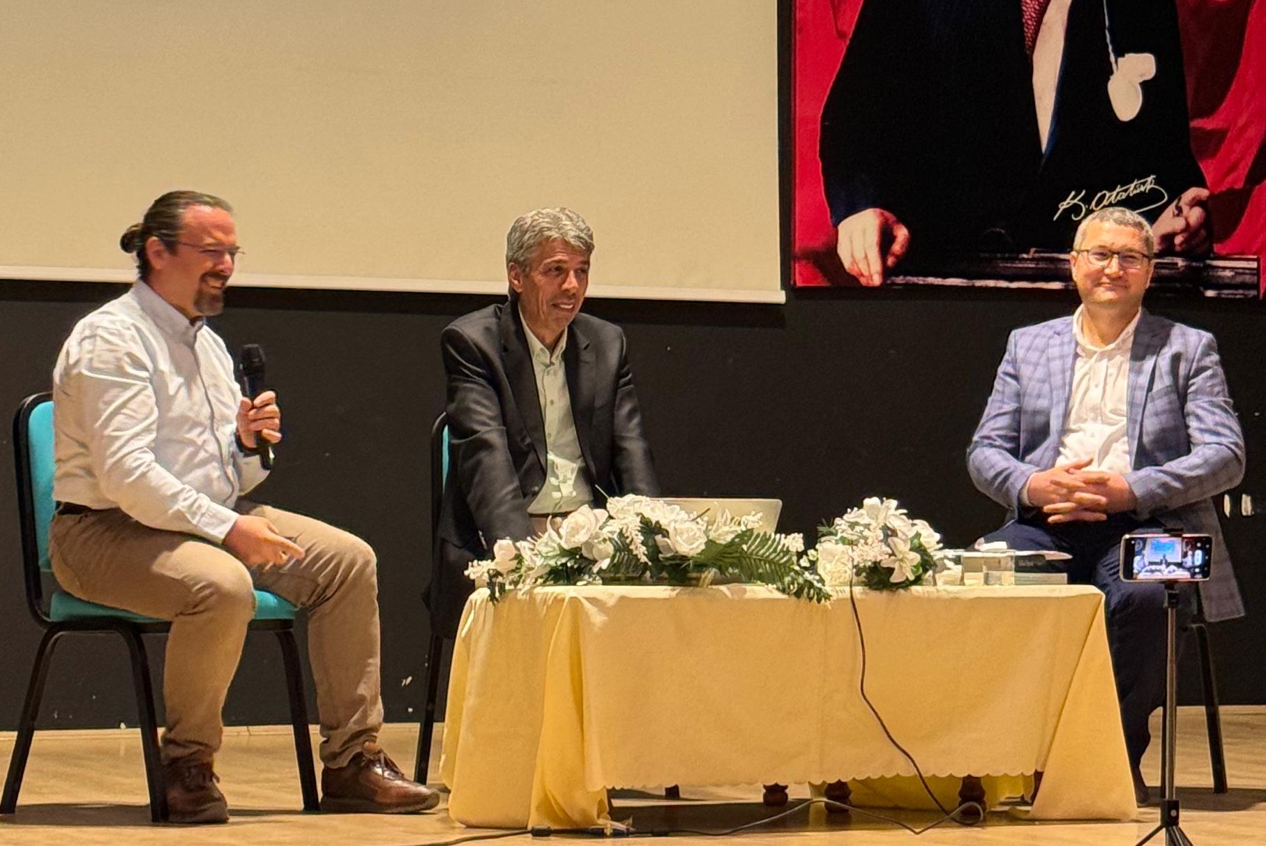 "Necatibey’den Geçen Edebî Simalar" Söyleşisi Fakültemizin Geçmişine Işık Tuttu 1