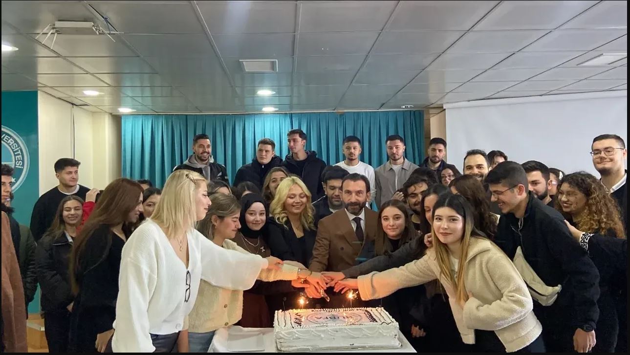 Burhaniye Uygulamalı Bilimler Fakültesi'nden Akademik Üretkenlikte Örnek Başarı: Türkiye Genelinde 2. Sırada