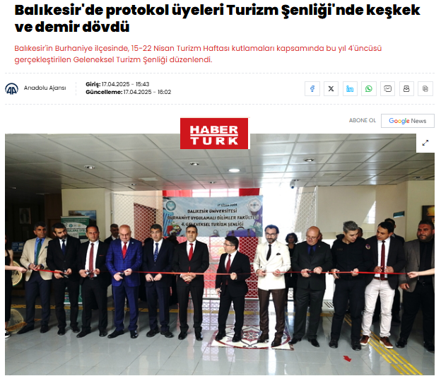 Balıkesir'de protokol üyeleri Turizm Şenliği'nde keşkek ve demir dövdü.
