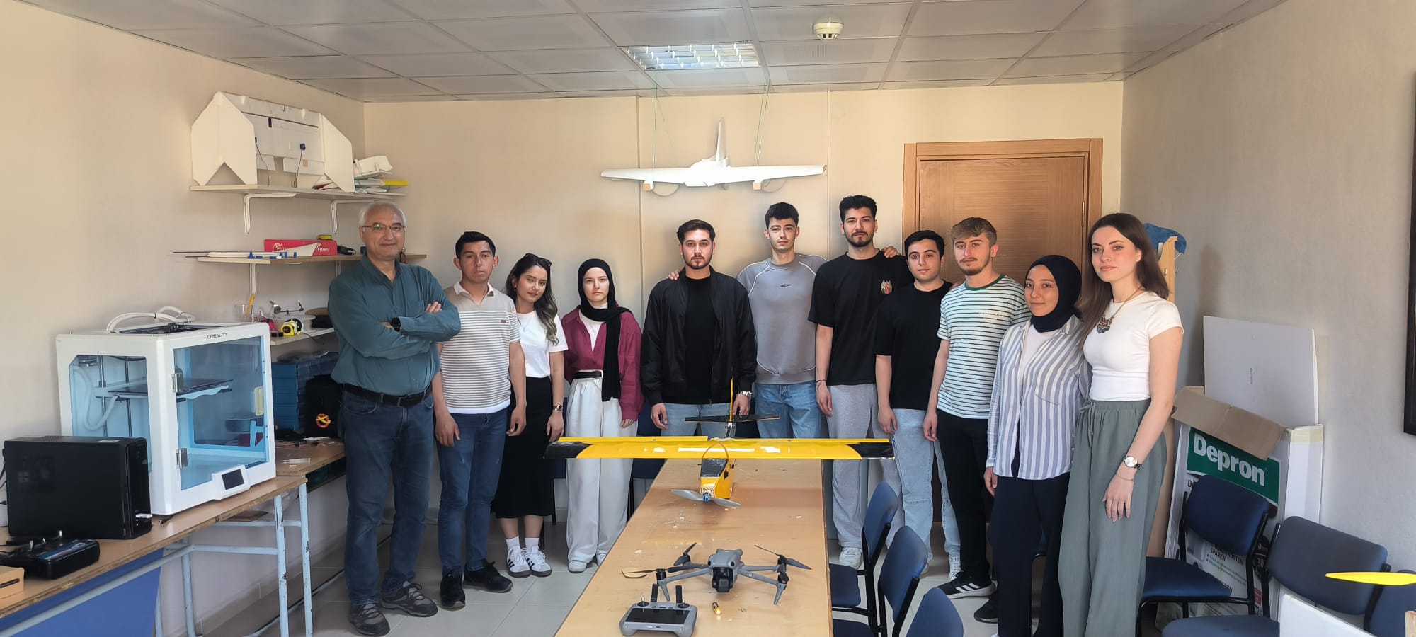 Edremit Sivil Havacılık Yüksekokulu öğrencileri Teknofest Uluslararası İHA Yarışması için destek almaya hak kazandı. 1