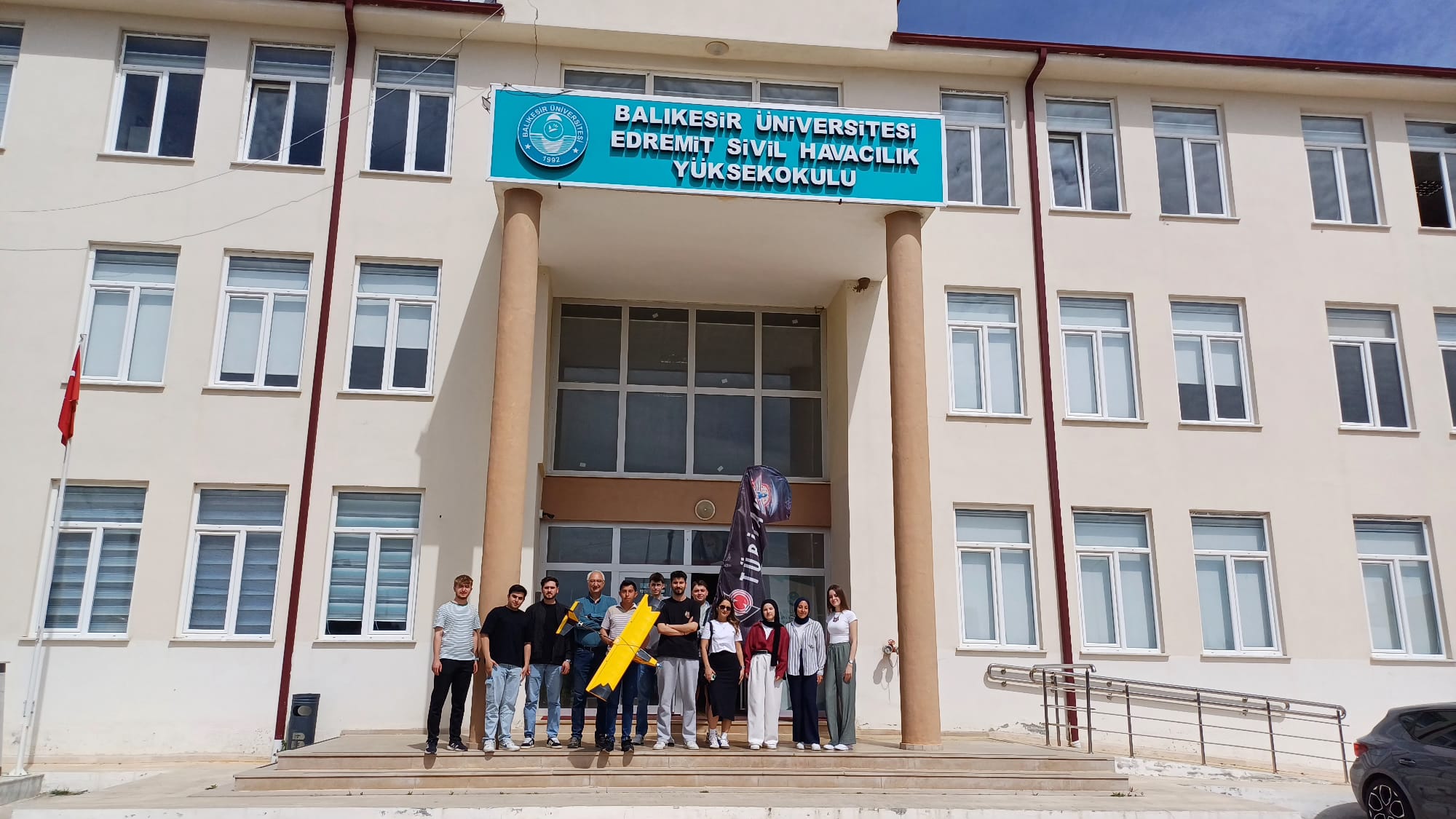 Edremit Sivil Havacılık Yüksekokulu öğrencileri Teknofest Uluslararası İHA Yarışması için destek almaya hak kazandı. 2